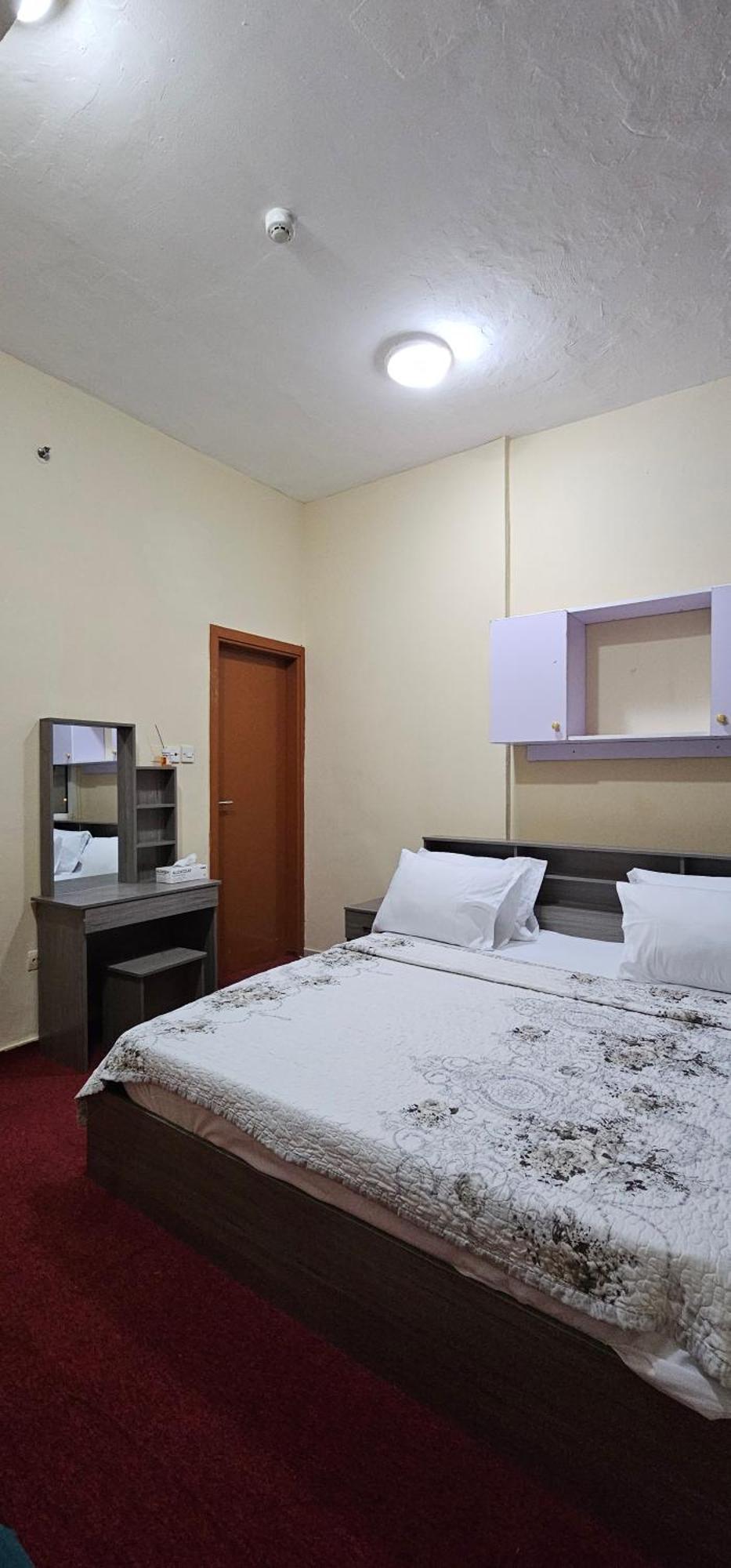 Benitah Partitions And Family Homestay *
