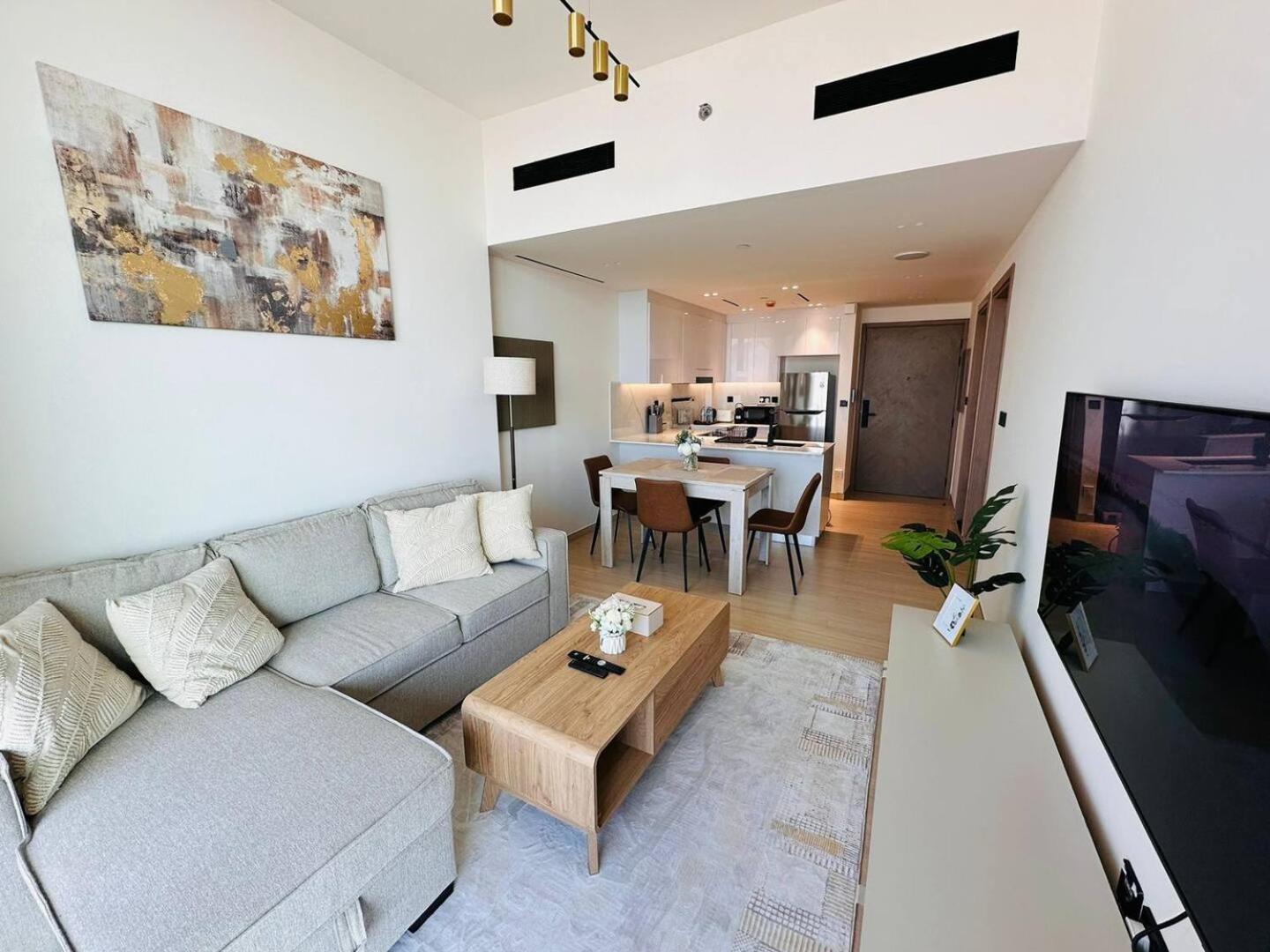 Apartment Stunning Brand New 1 Bedroom *