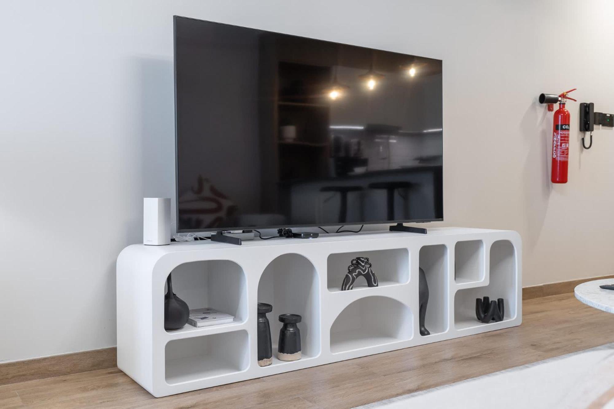 Apartment Chic Modern For 2 In Jvc! *