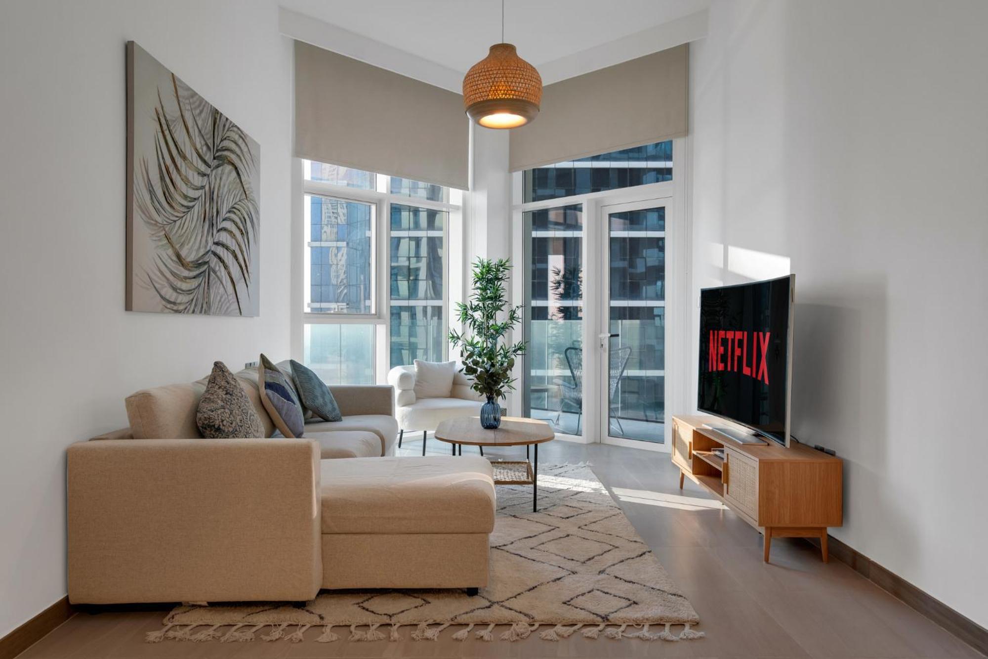 Apartment 2br Luxury Retreat - Stunning Canal And Sea View Dubai