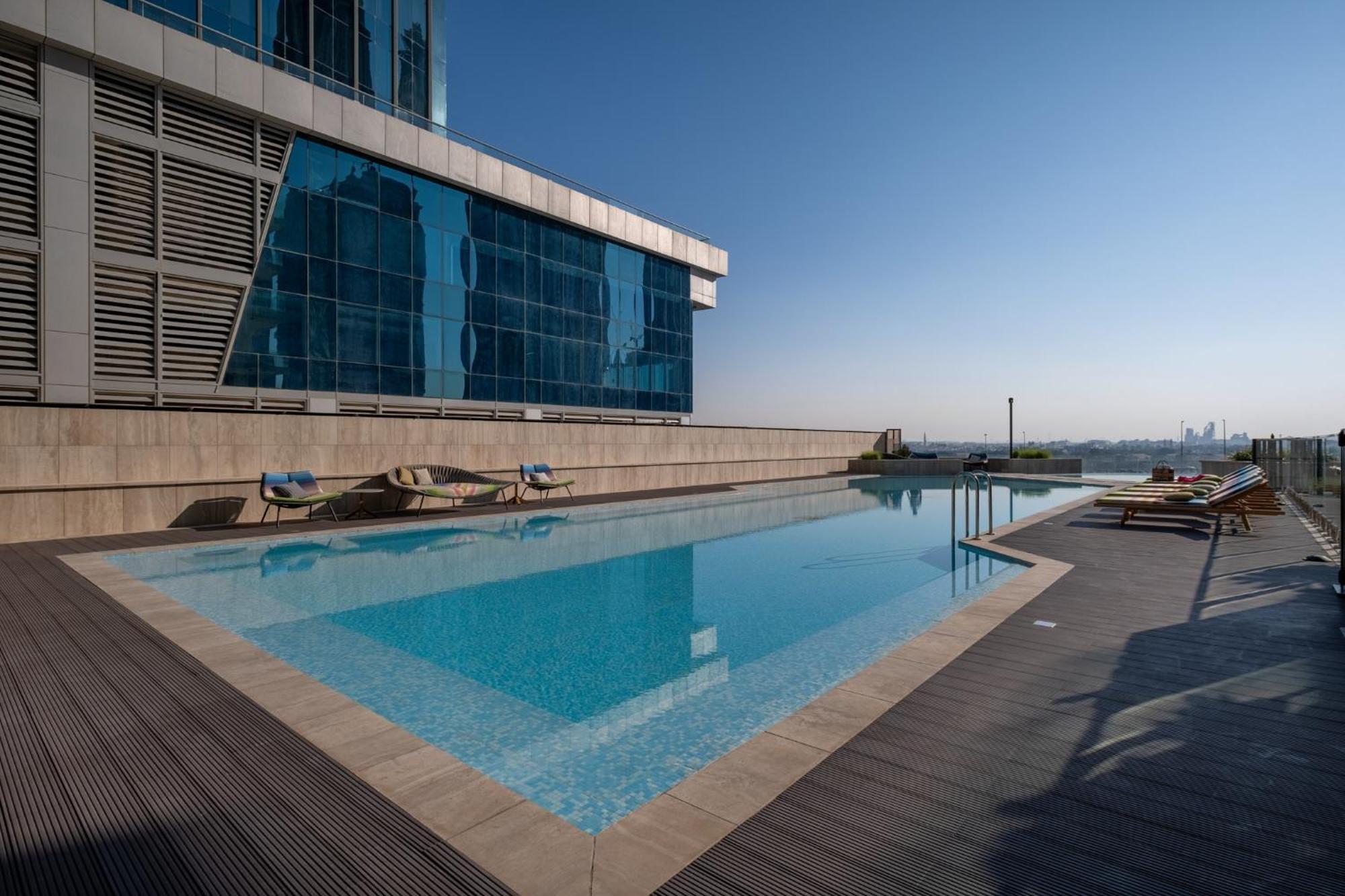 Apartment 2br Luxury Retreat - Stunning Canal And Sea View *