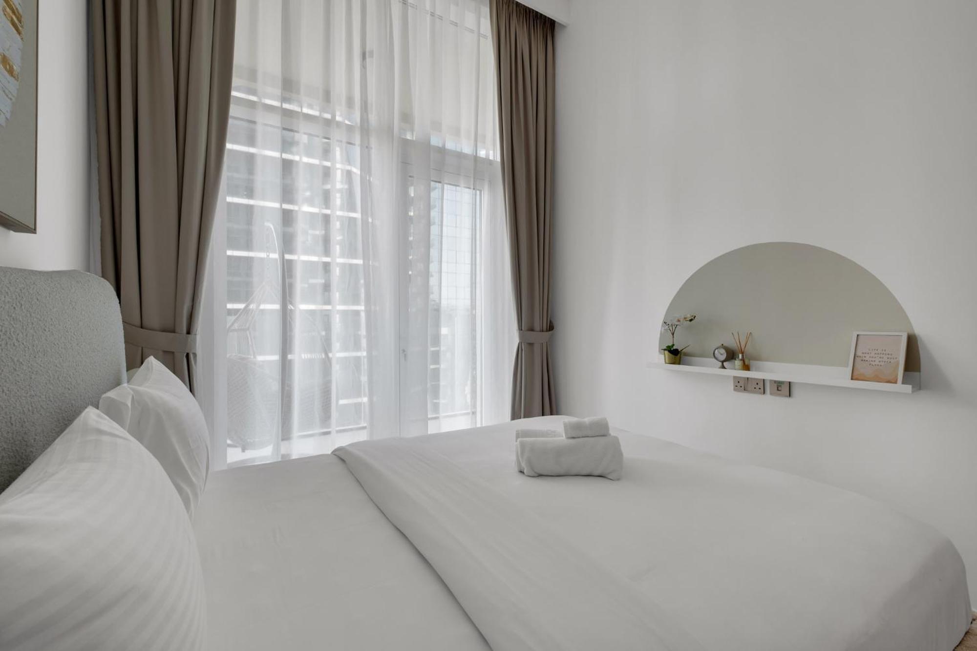 2br Luxury Retreat - Stunning Canal And Sea View Apartment Dubai