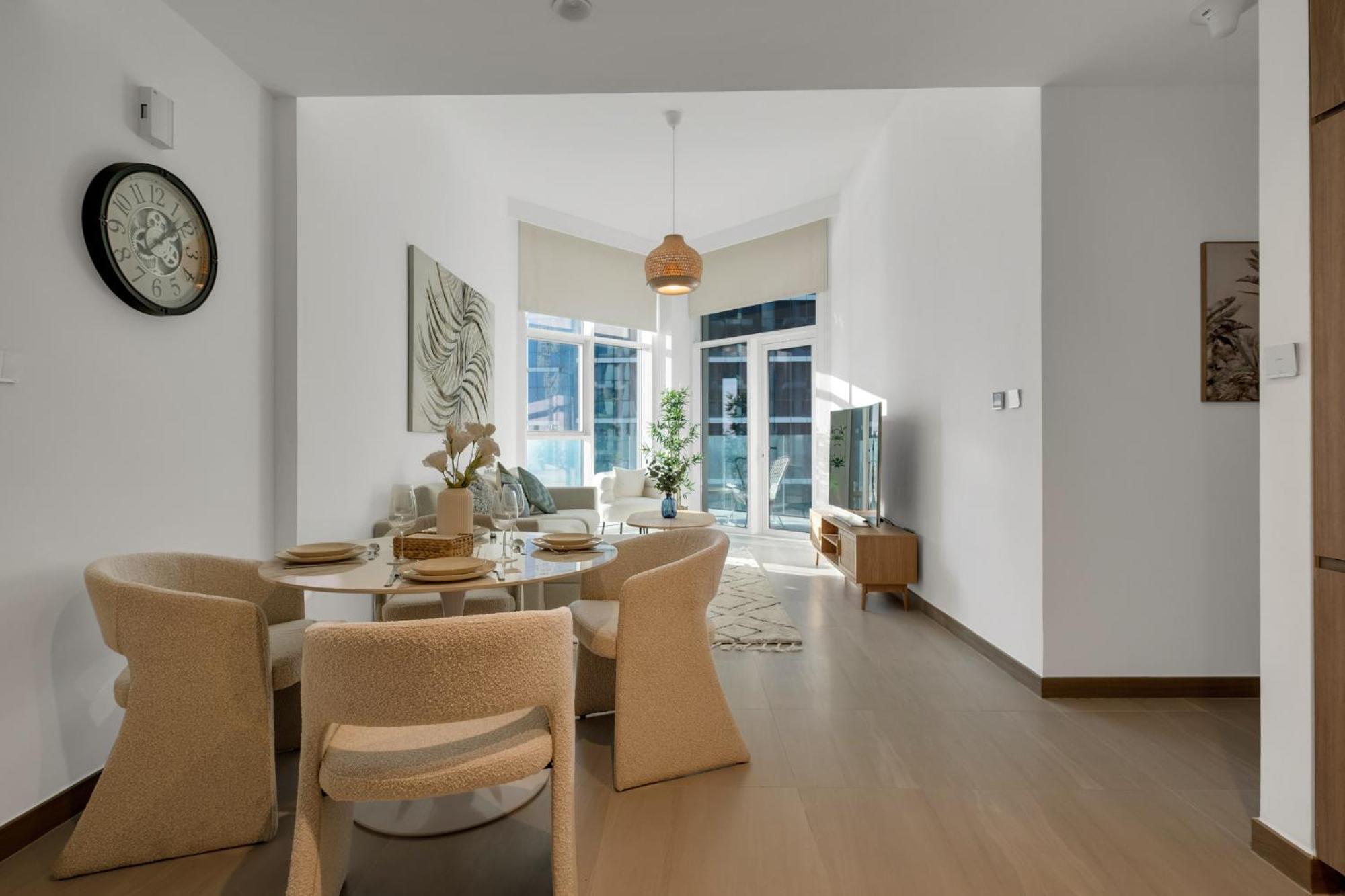 Apartment 2br Luxury Retreat - Stunning Canal And Sea View Dubai