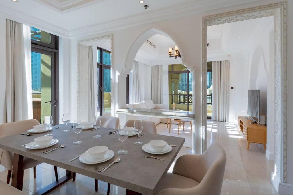 Full Burj Khalifa Views 1bdr With Private Hot Tub Apartment *