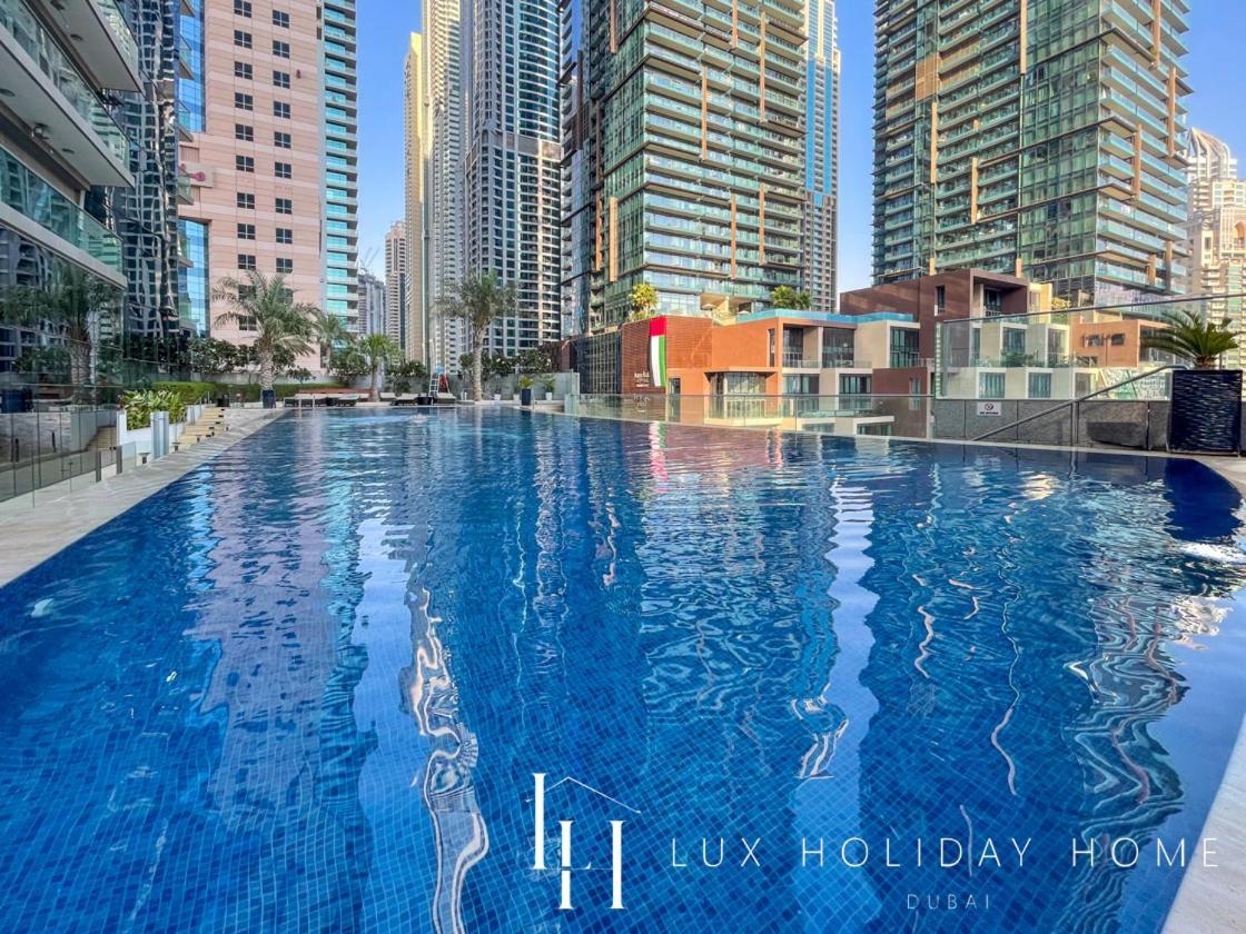 Lux Lavish With Full Marina View 4 Dubai