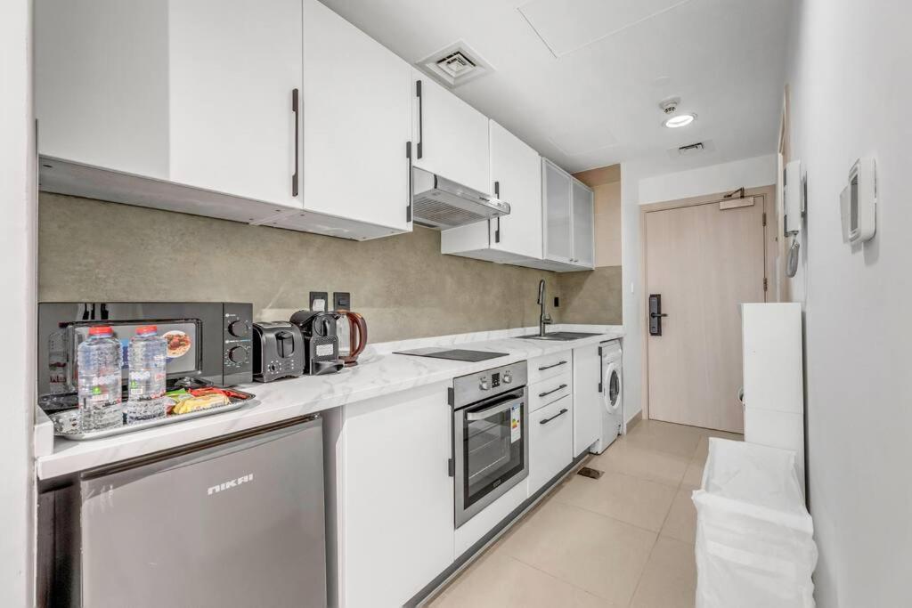Waves - Charming With Views Close To Metro *