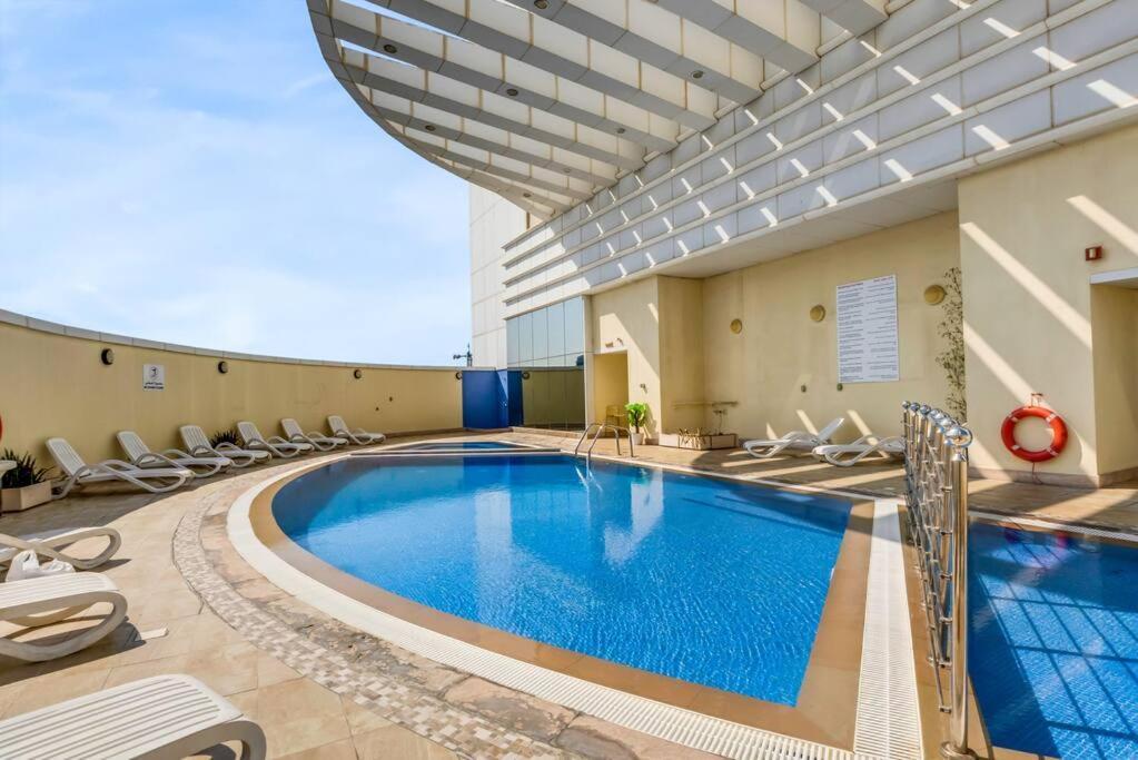 Waves - Charming With Views Close To Metro