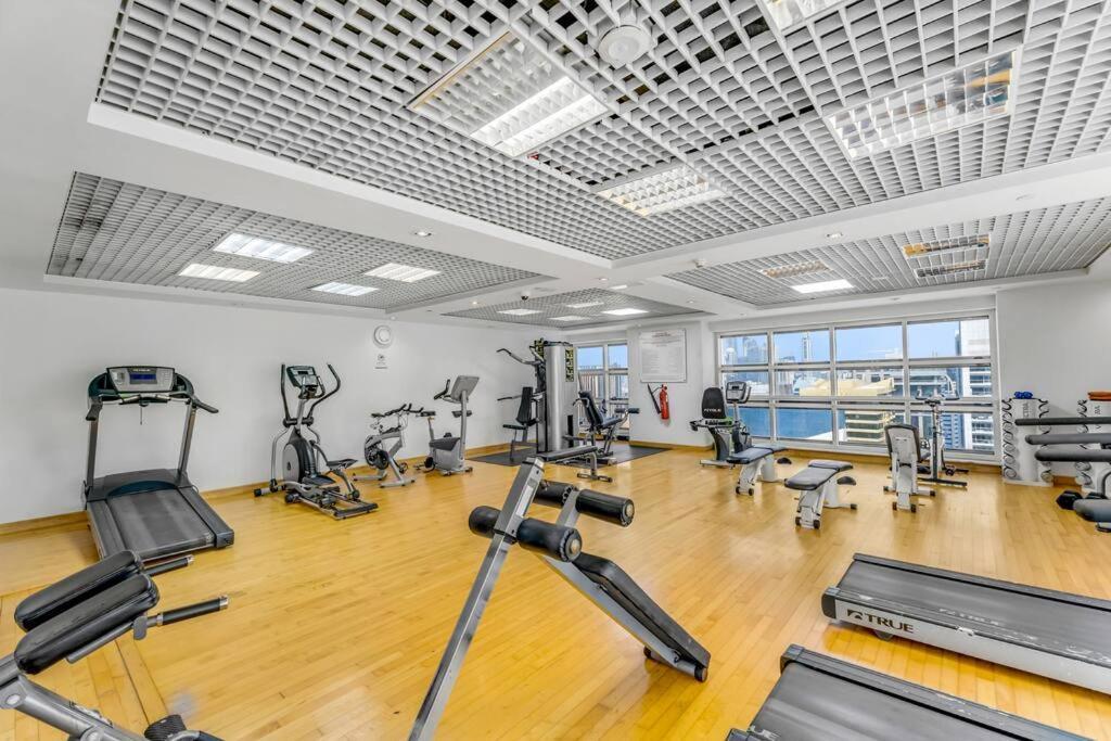 Waves - Charming With Views Close To Metro Dubai