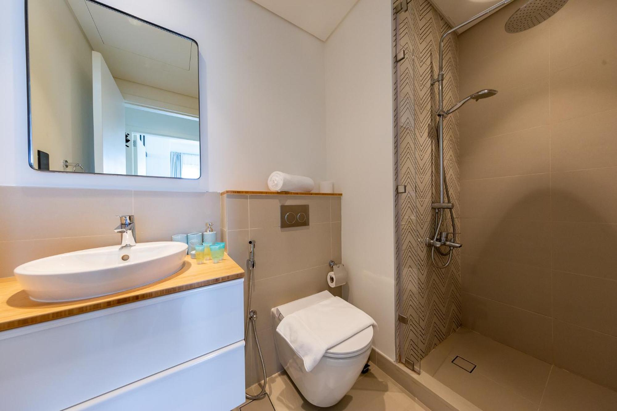 Beautiful & Quirky New 1br In Hills * Dubai