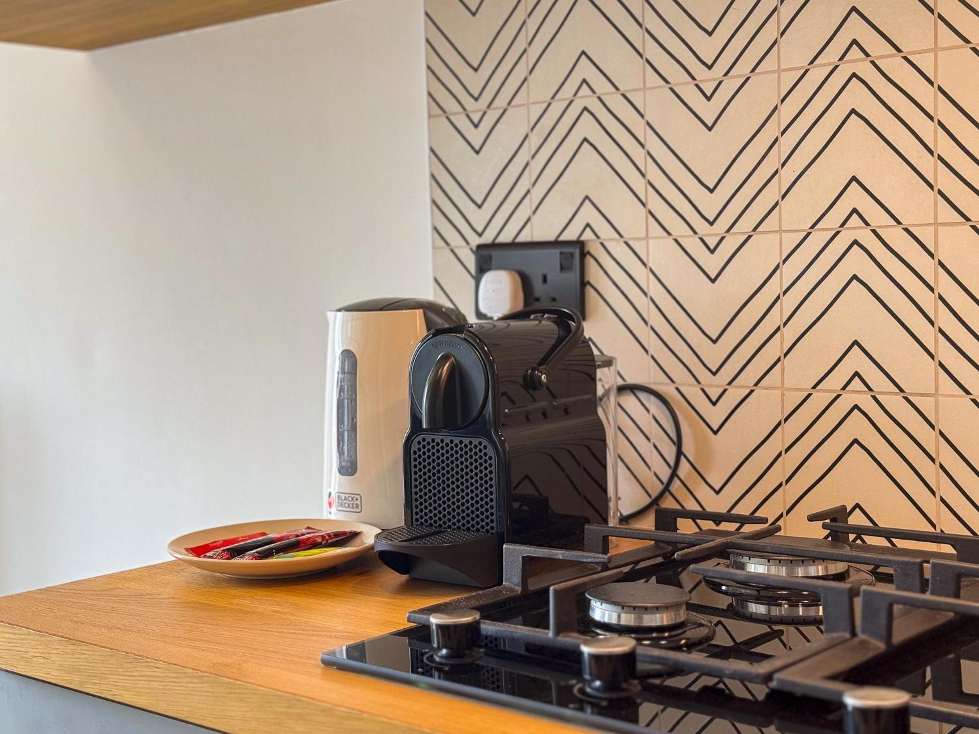 Beautiful & Quirky New 1br In Hills Dubai
