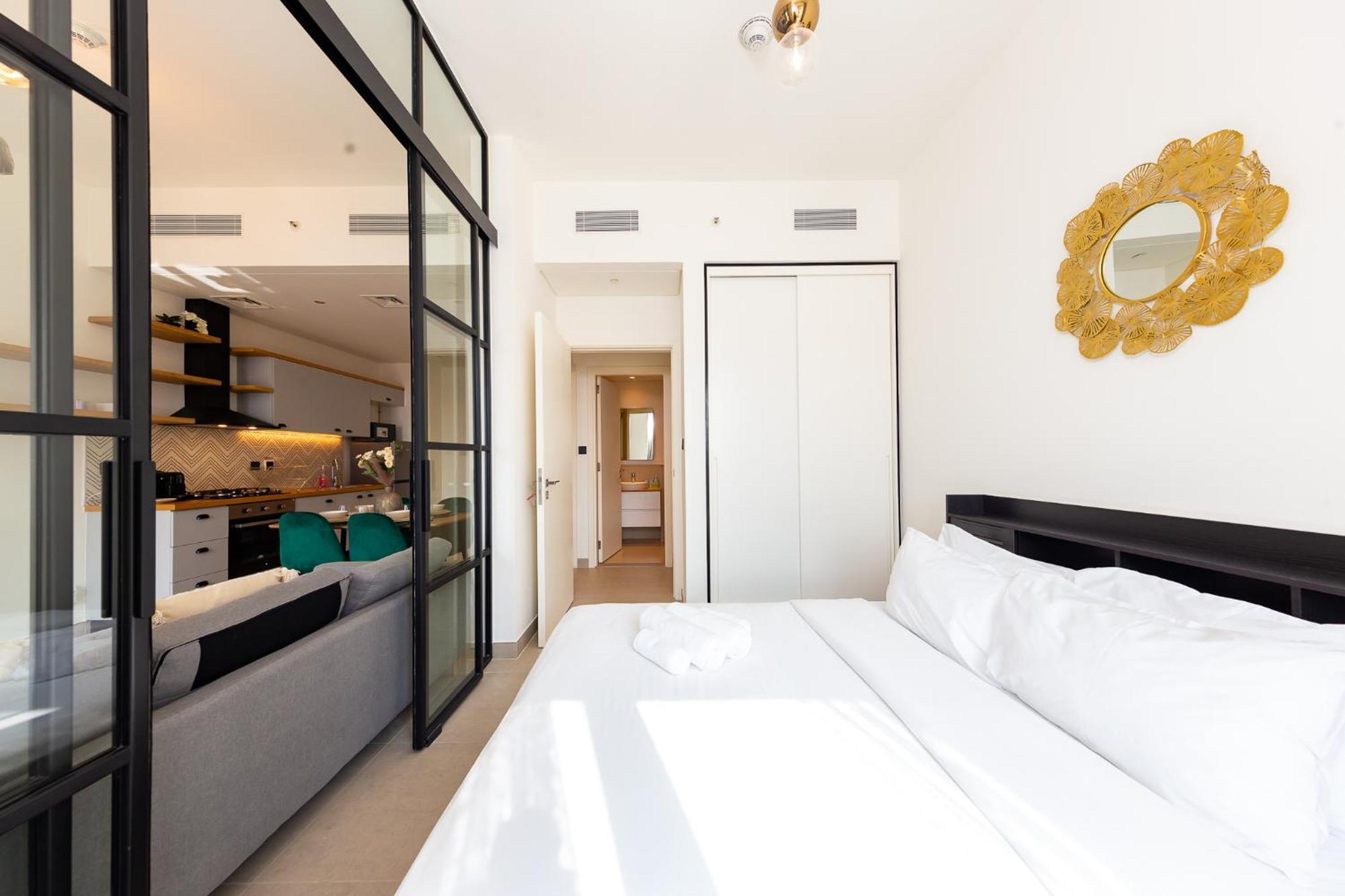 Beautiful & Quirky New 1br In Hills Dubai