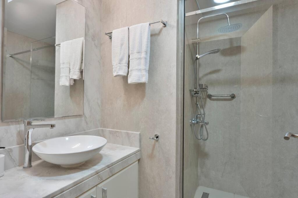 Apartment First Class 2br Cozy Beachfront Escape *