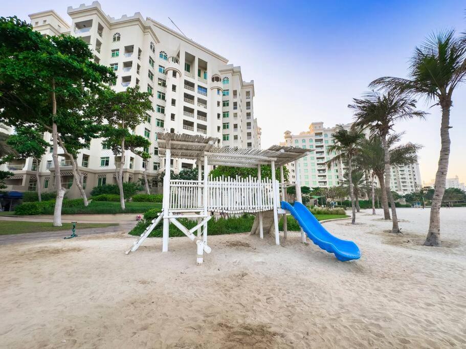 Apartment First Class 2br Cozy Beachfront Escape