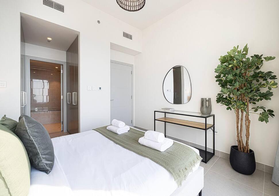 Downtown Sky High Luxury I And Sea Views I Opp Mall Burj Khalifa Apartment *