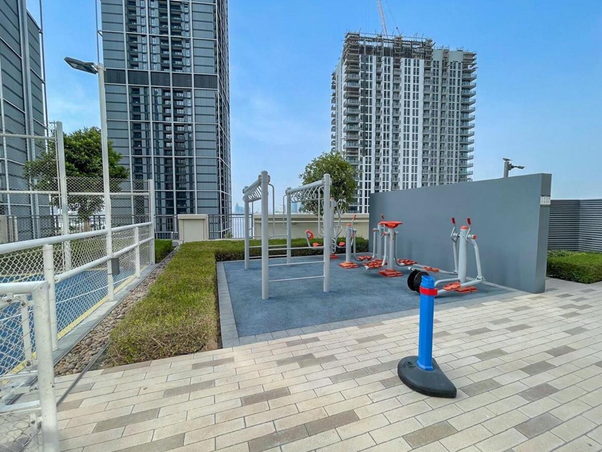 Prestigious 2-bedroom Unit With Waterfront Charm In Creek Harbour *