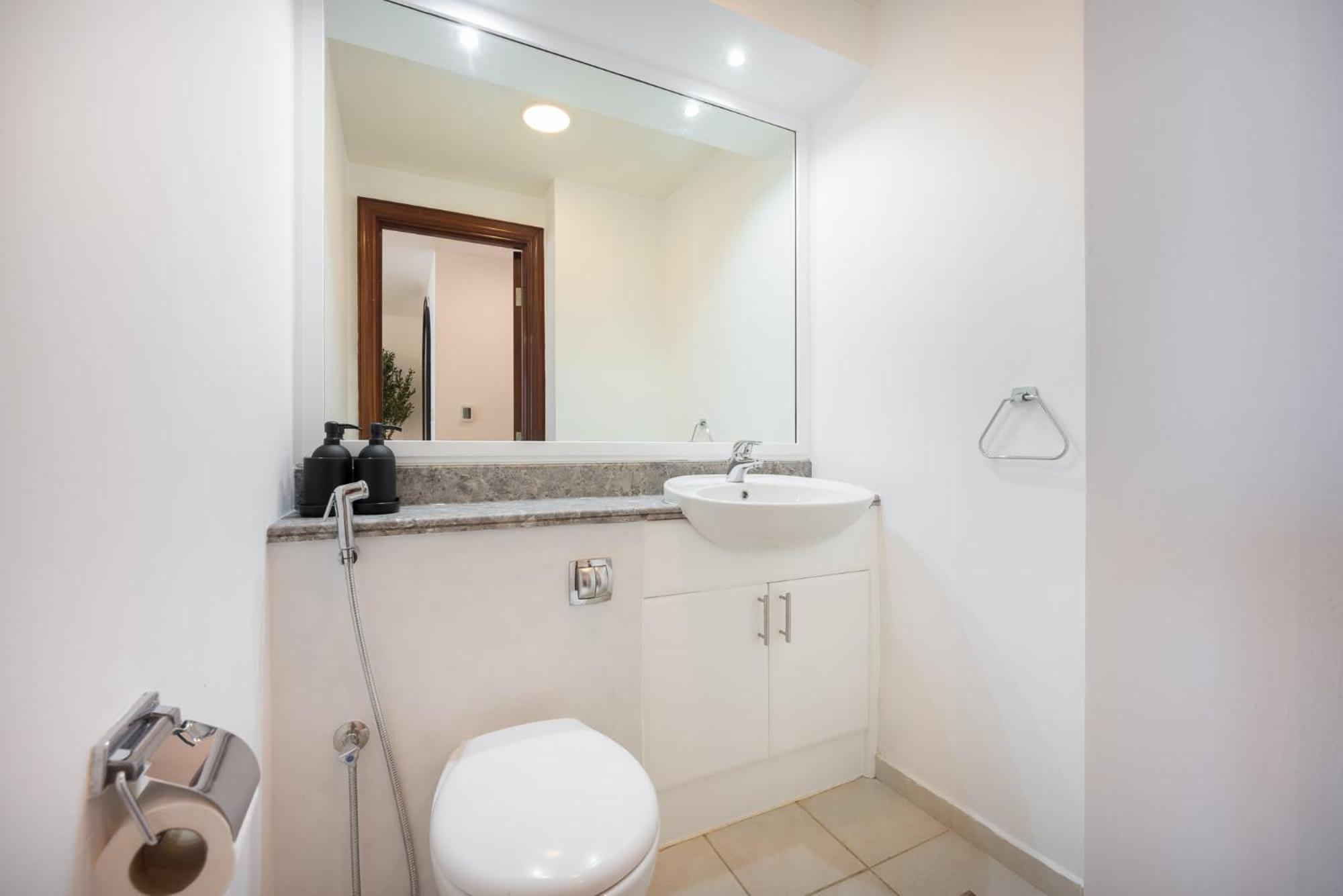 Incredible 2-bedroom Near Marina Mall At Al Murjan Tower *