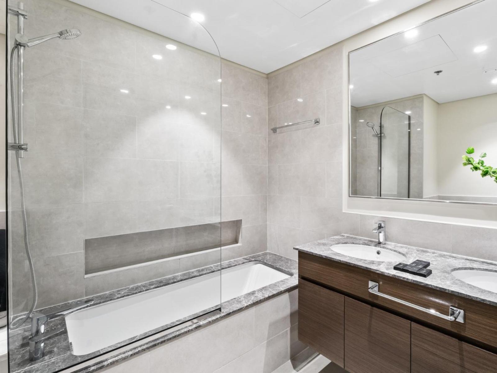 Serene 2bdr In Downtown