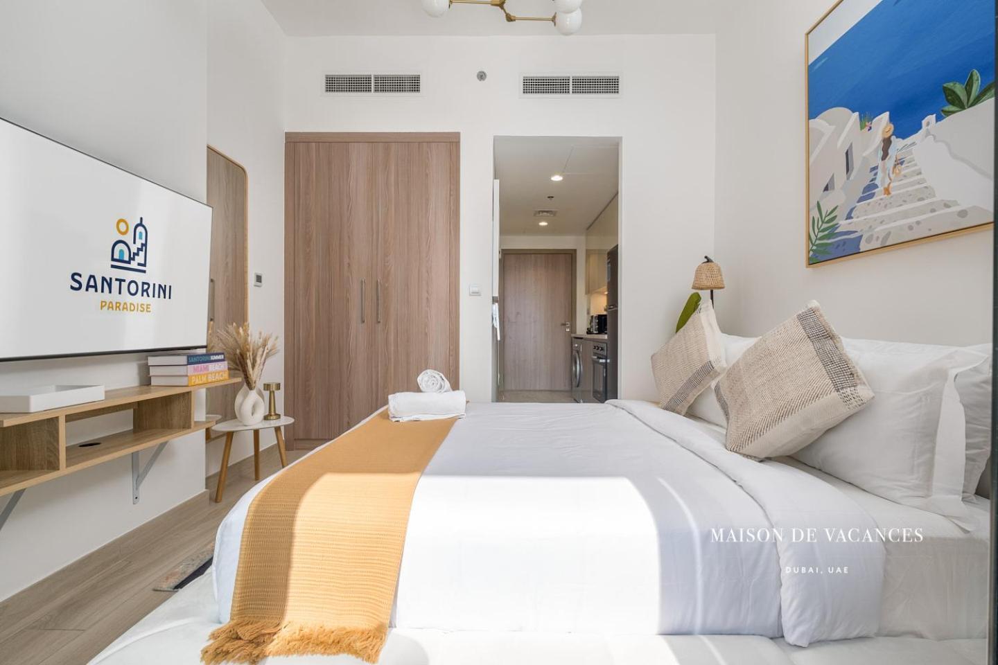 Santorini Pool View Apartment Dubai