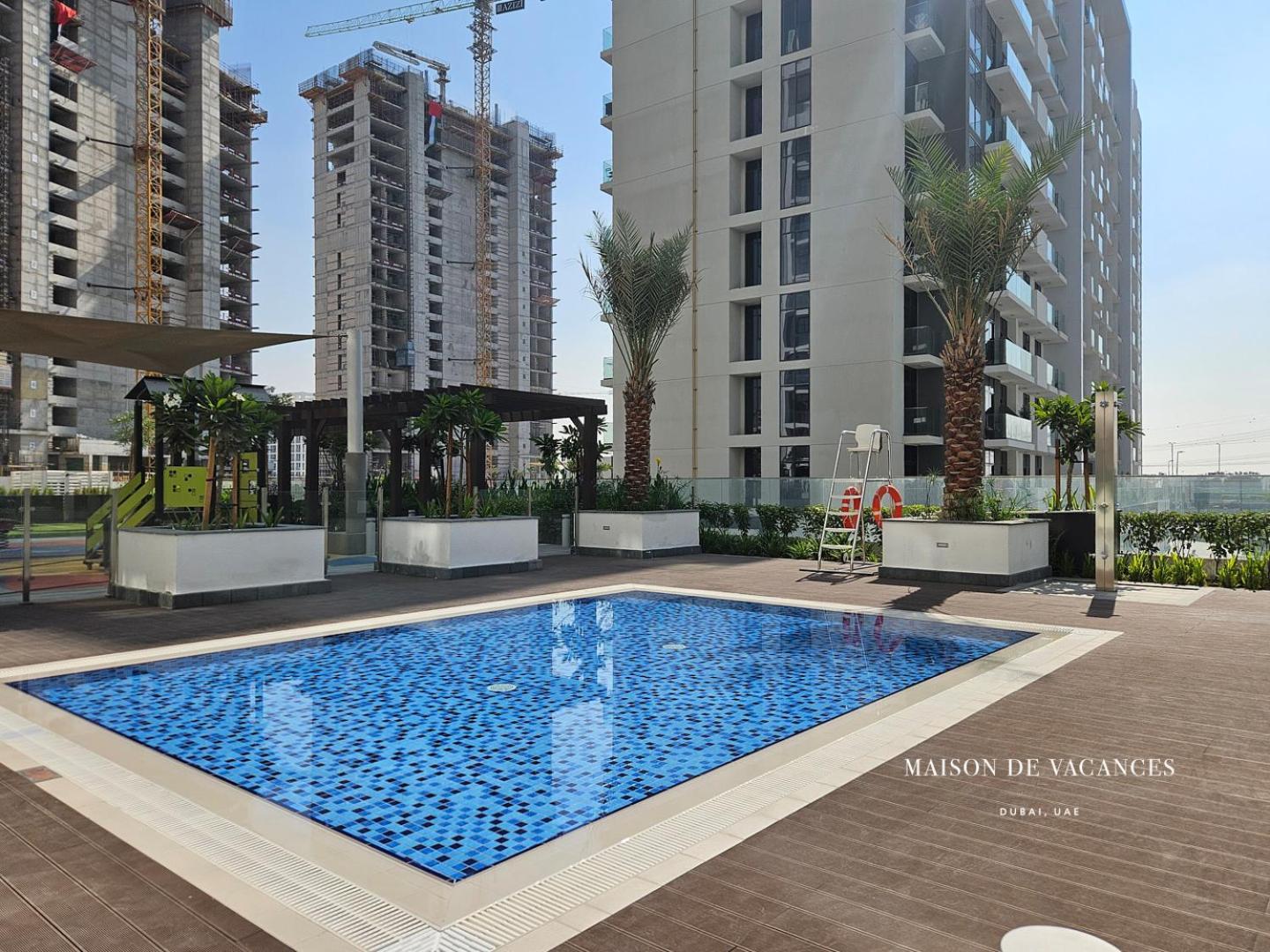 Santorini Pool View Apartment Dubai