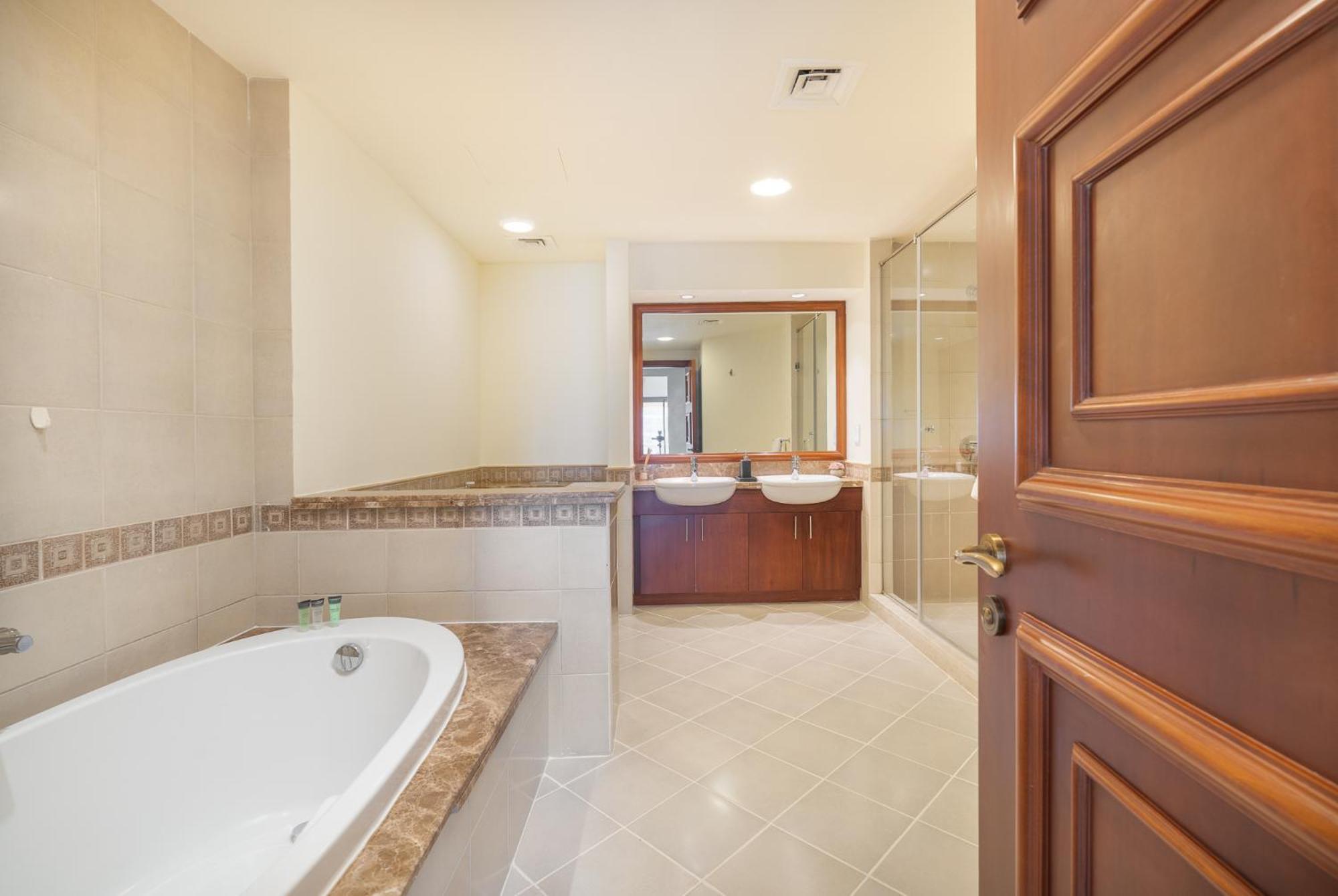 A Phenomenal In Golden Mile 6 Great For 5 * Dubai