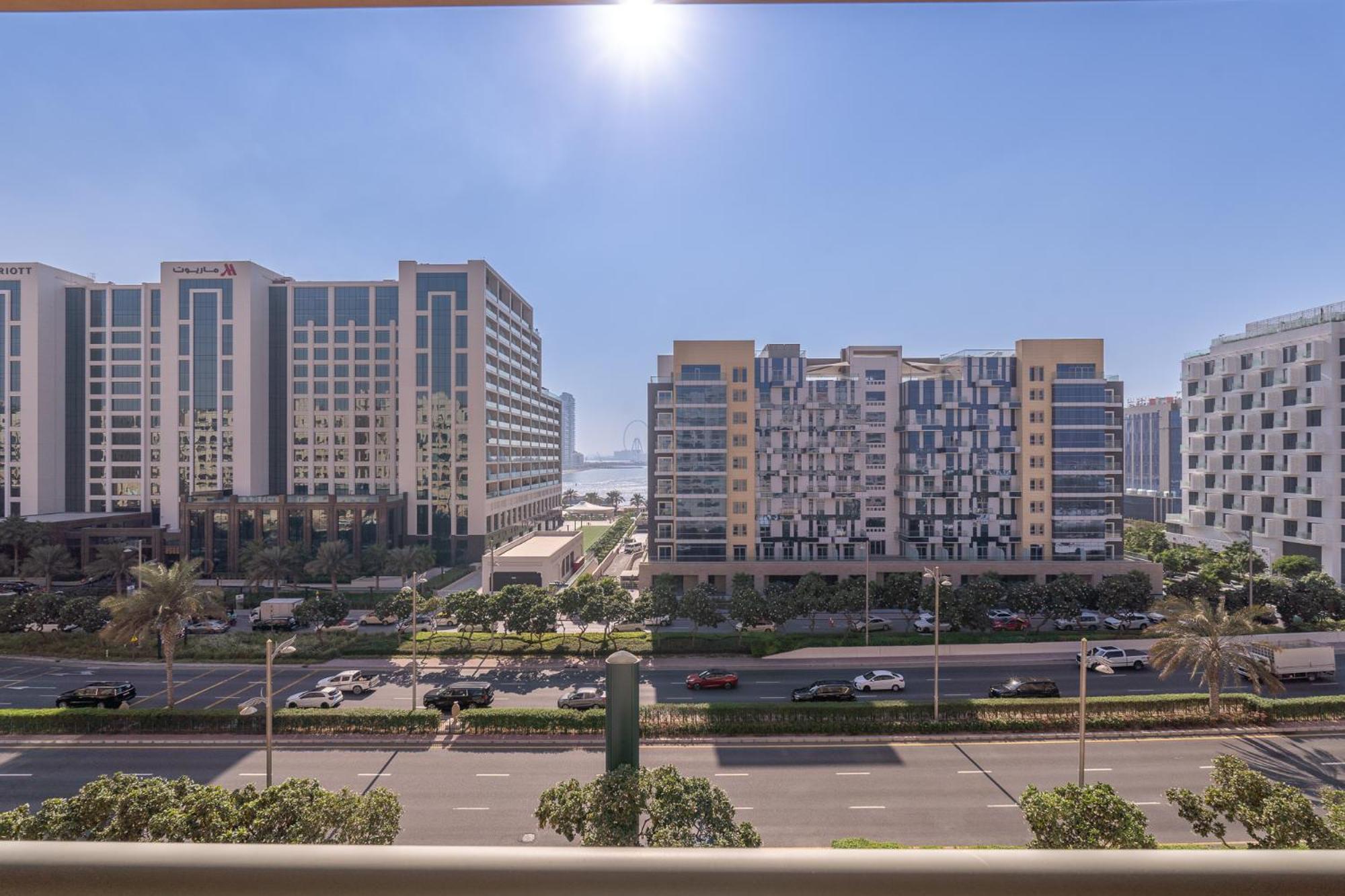 A Phenomenal In Golden Mile 6 Great For 5 * Dubai