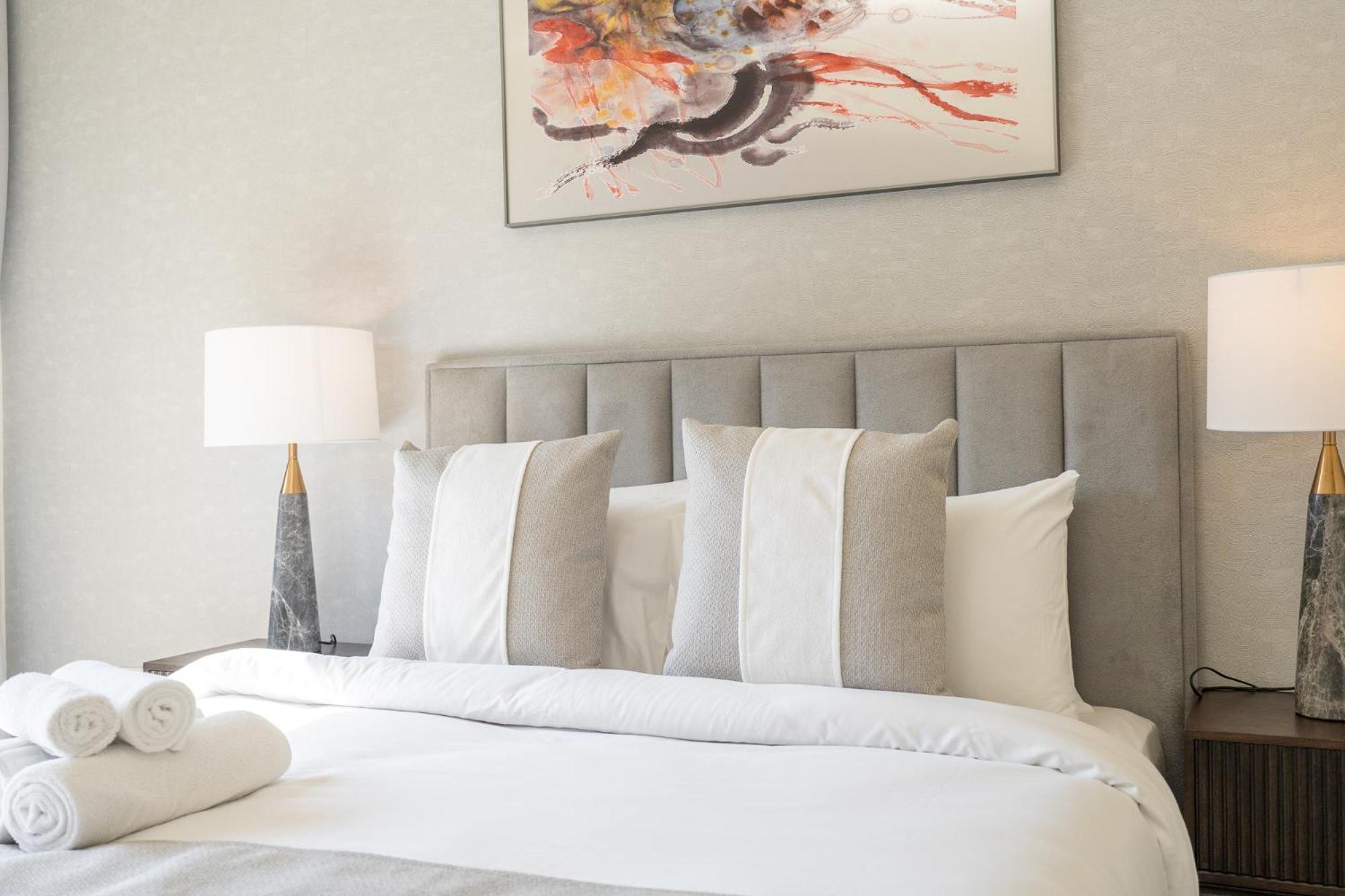 A Phenomenal In Golden Mile 6 Great For 5 Apartment *
