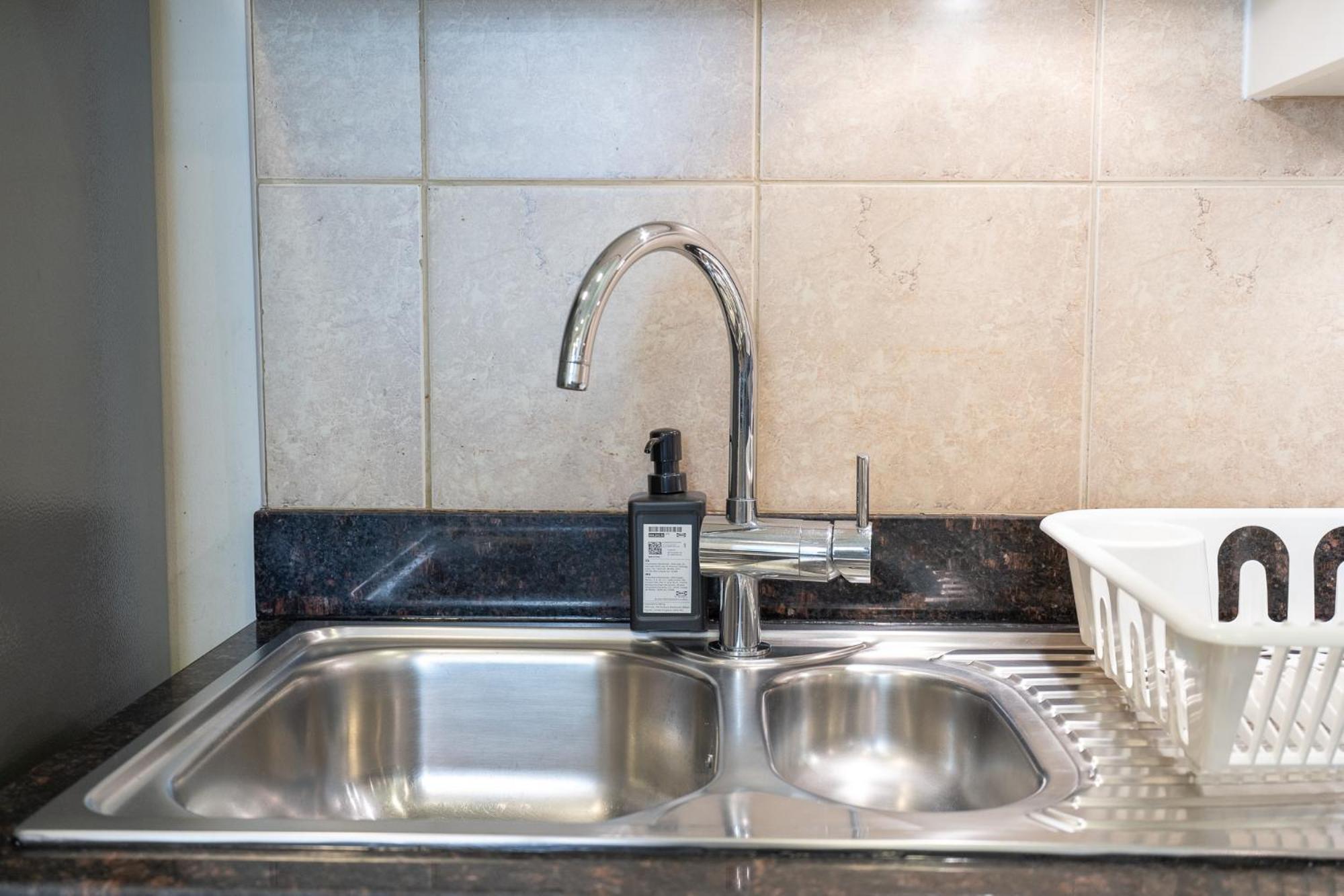 A Phenomenal In Golden Mile 6 Great For 5 Apartment