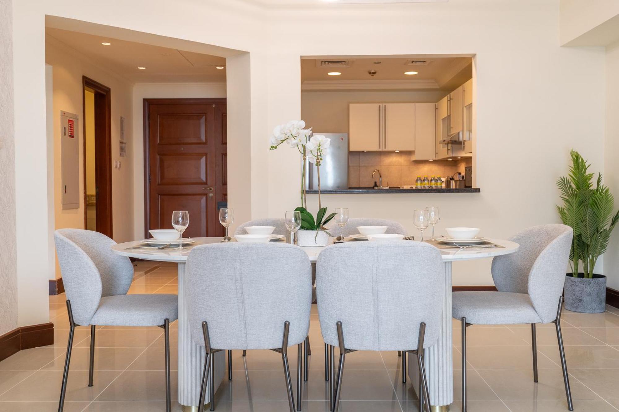 A Phenomenal In Golden Mile 6 Great For 5 Apartment *