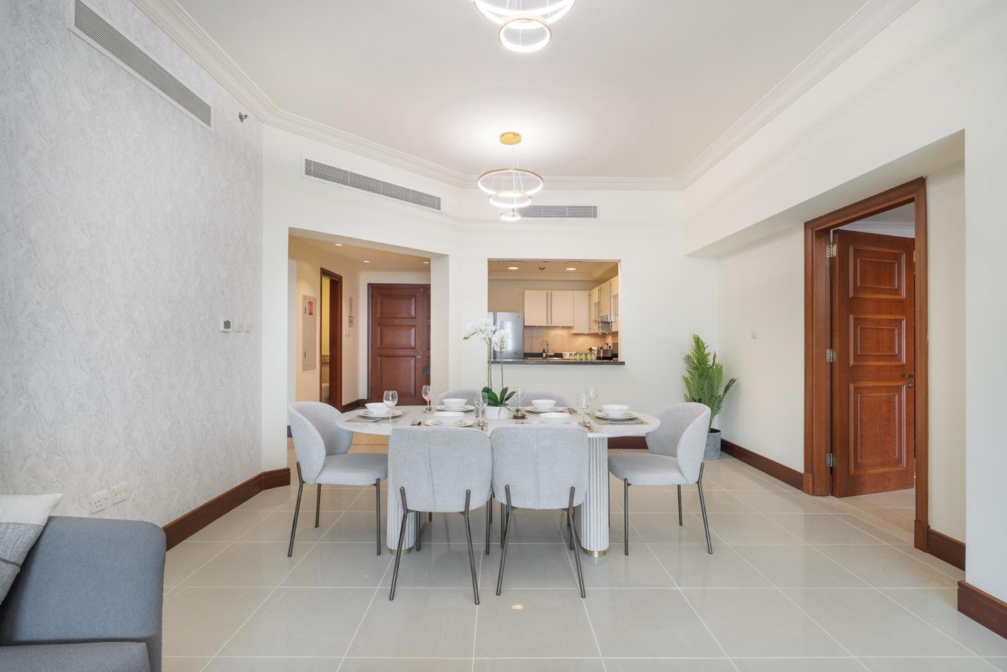 A Phenomenal In Golden Mile 6 Great For 5 Apartment *