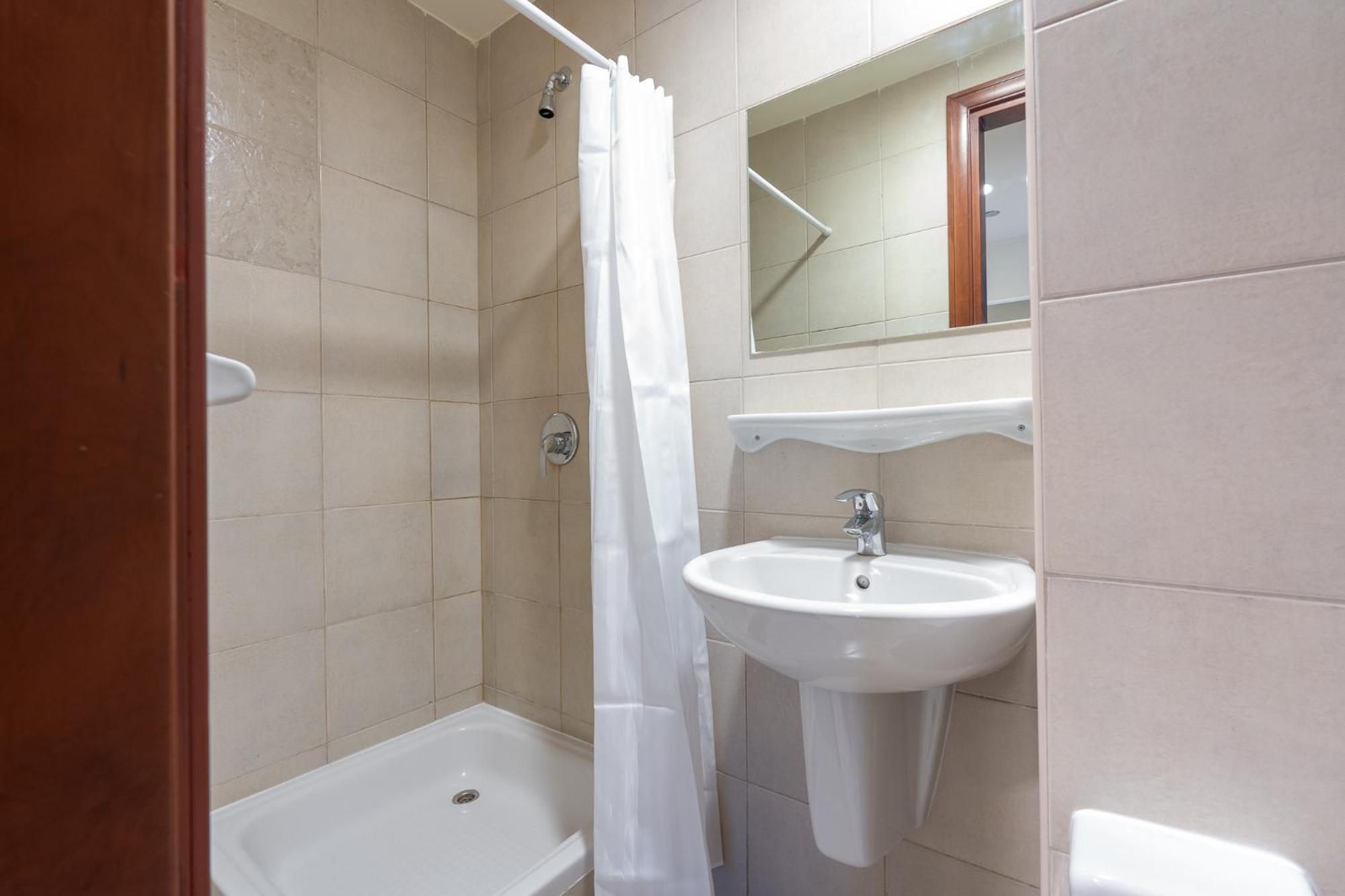 A Phenomenal In Golden Mile 6 Great For 5 Apartment *