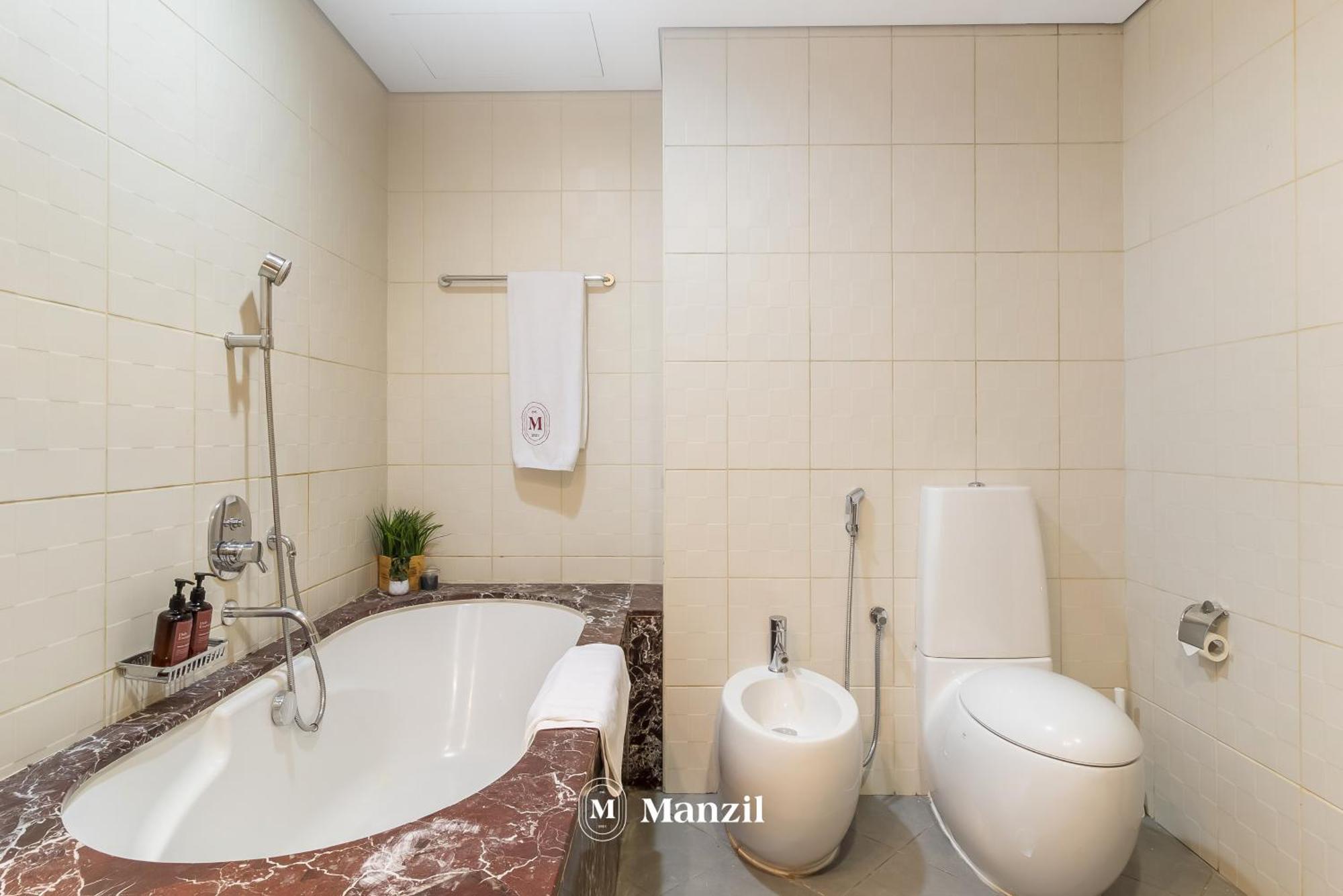 Lux 3br W Maids In Jbr Near Attractions Apartment