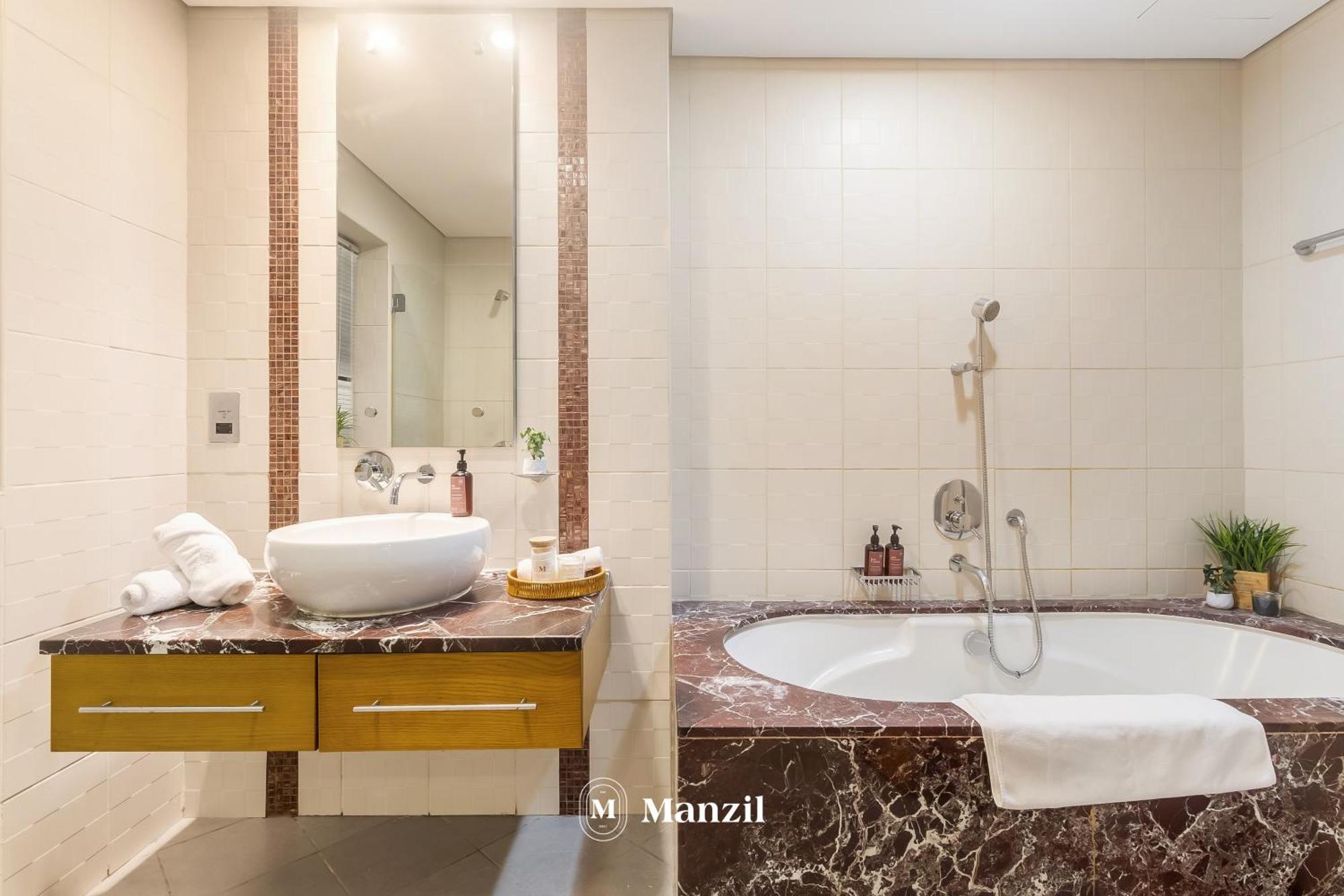 Apartment Lux 3br W Maids In Jbr Near Attractions *