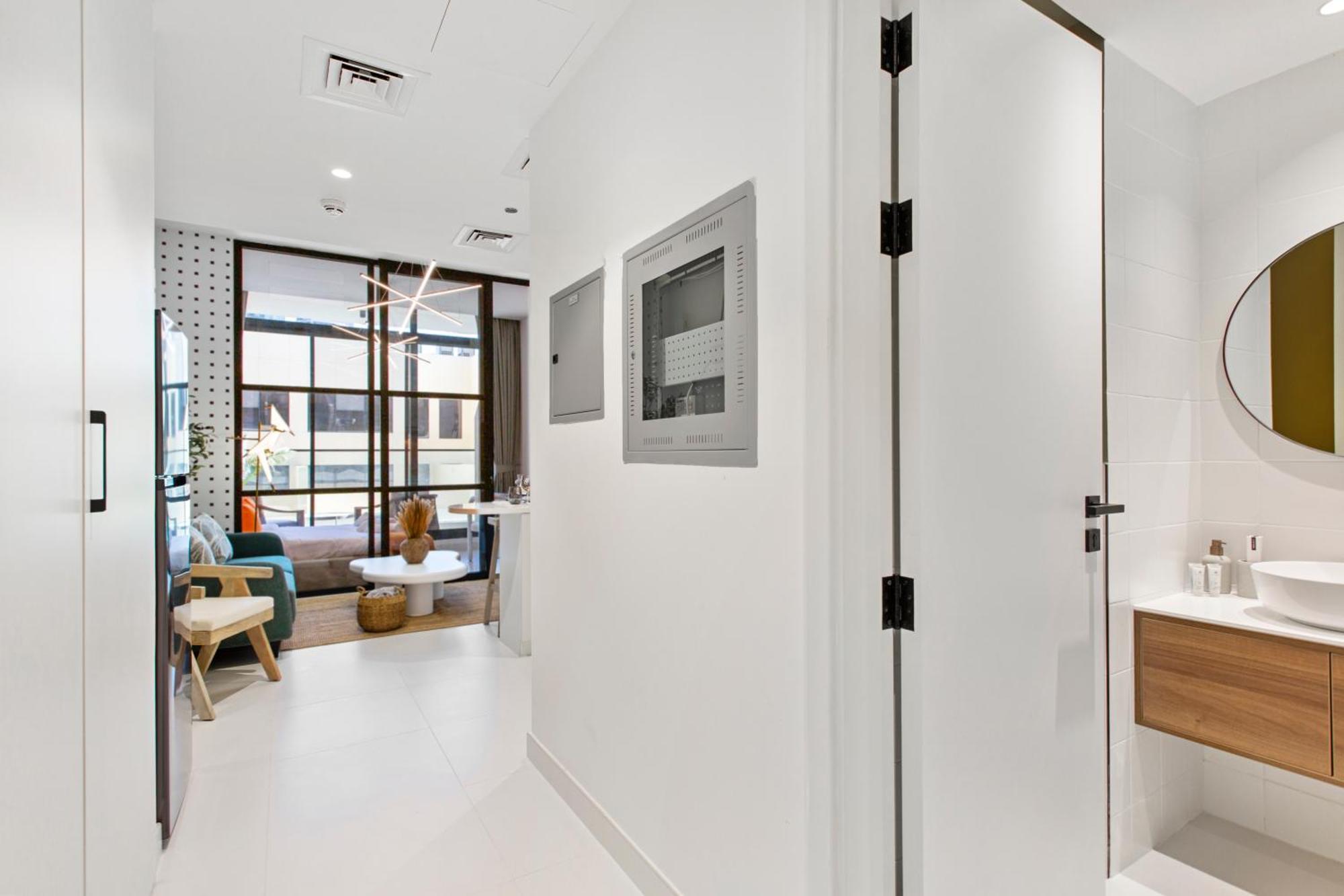 Apartment Sleek Brand New In Loci Jvc *
