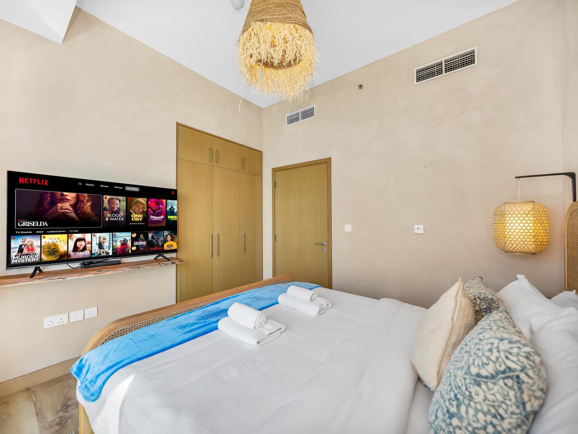 Luxurious 4bdr With Ocean Views In Jbr, Bluewaters