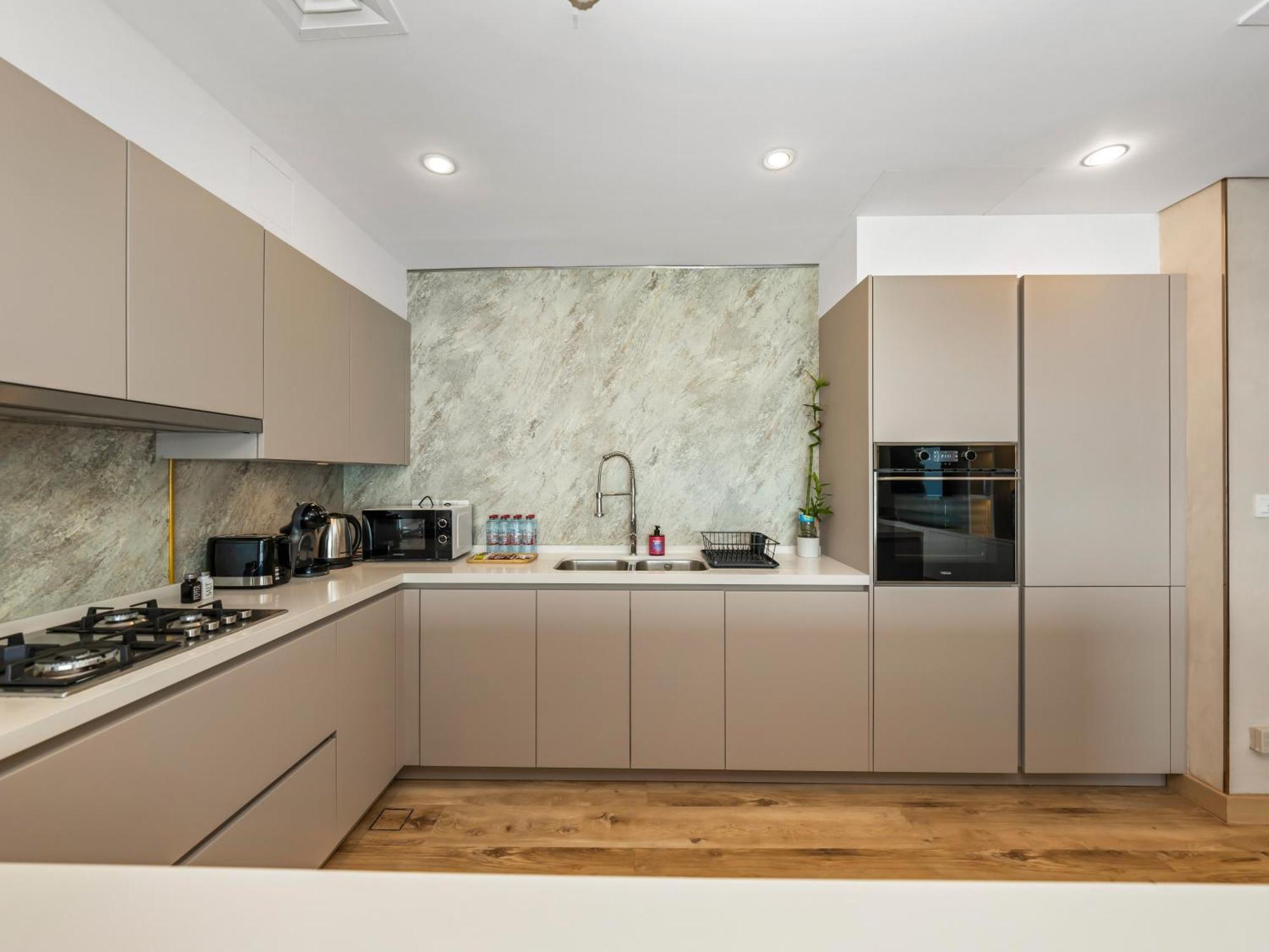 Apartment Luxurious 4bdr With Ocean Views In Jbr, Bluewaters
