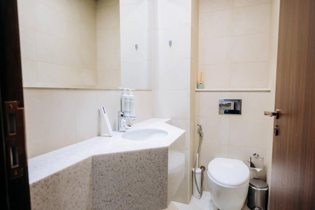 Apartment Stunning 2-bedroom Near Palmjumeirah Dubai