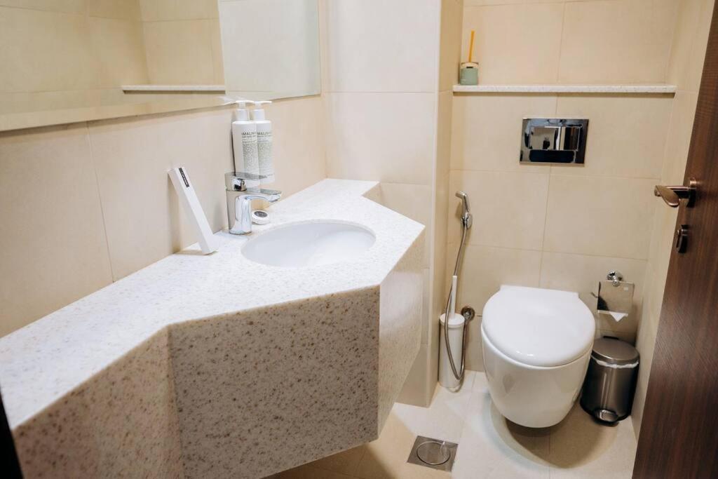 Stunning 2-bedroom Near Palmjumeirah * Dubai