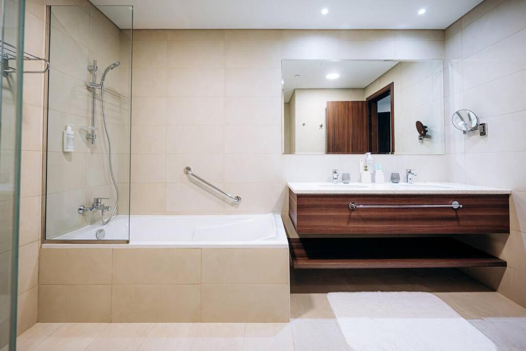 Stunning 2-bedroom Near Palmjumeirah * Dubai