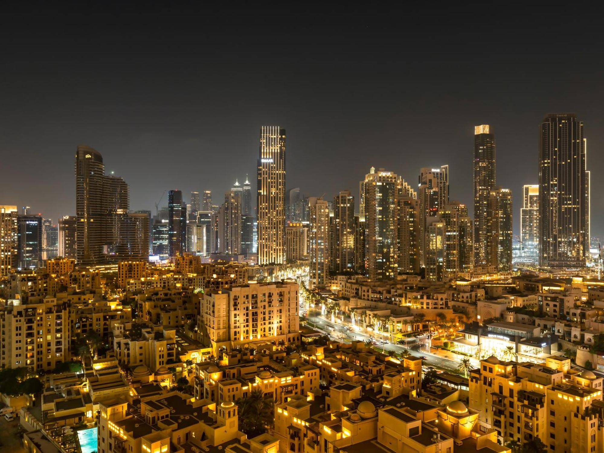 Apartment Luxurious In Burj Royale With Led Burj Khalifa Views Opposite Mall *