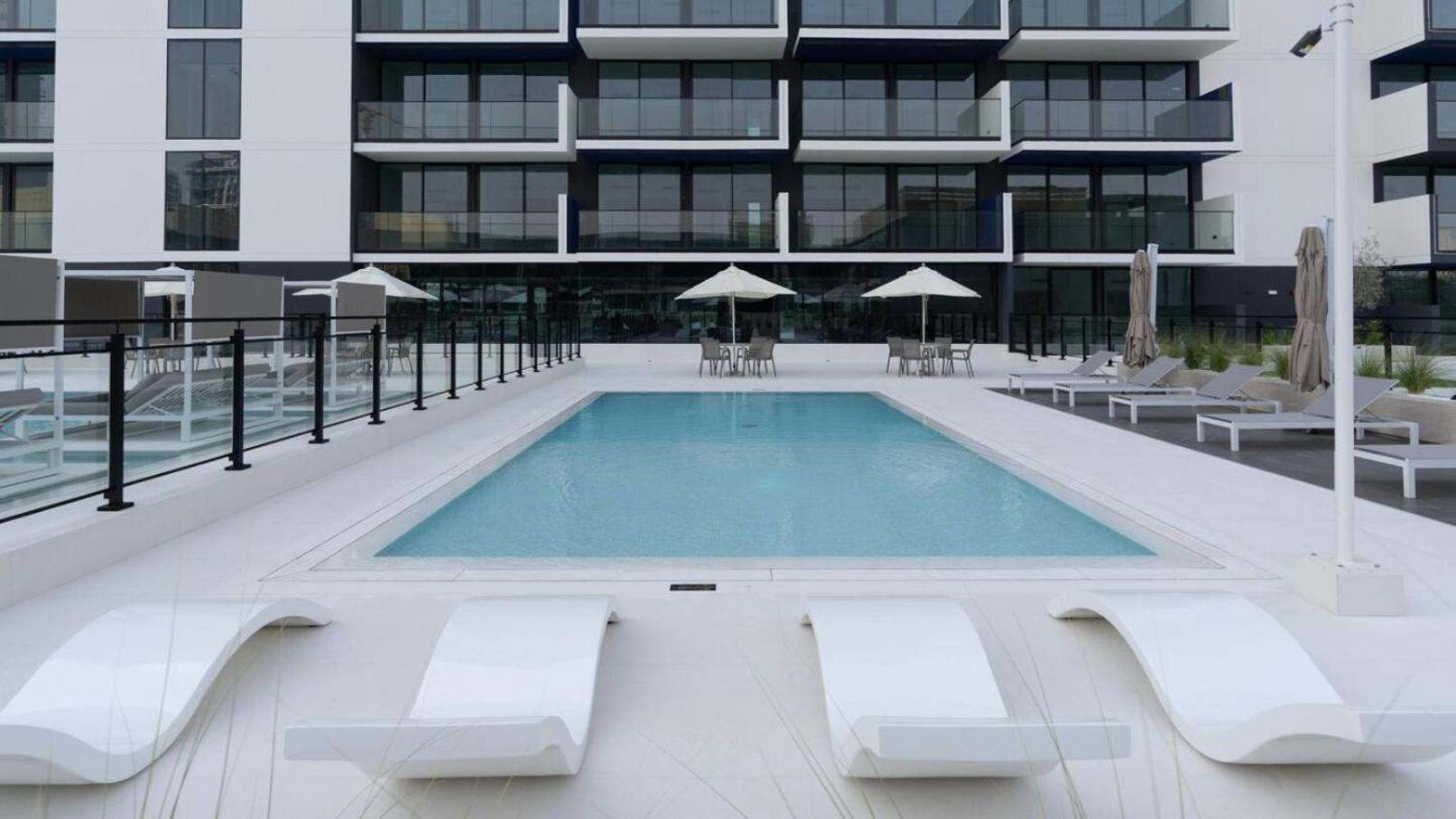 Apartment Spacious 1-bedroom With Pool View Dubai