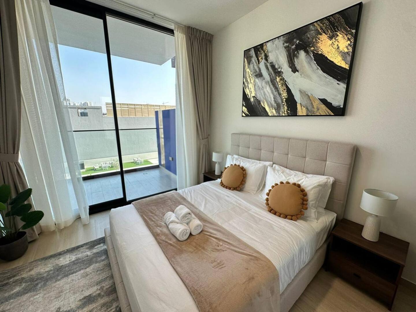 Apartment Spacious 1-bedroom With Pool View