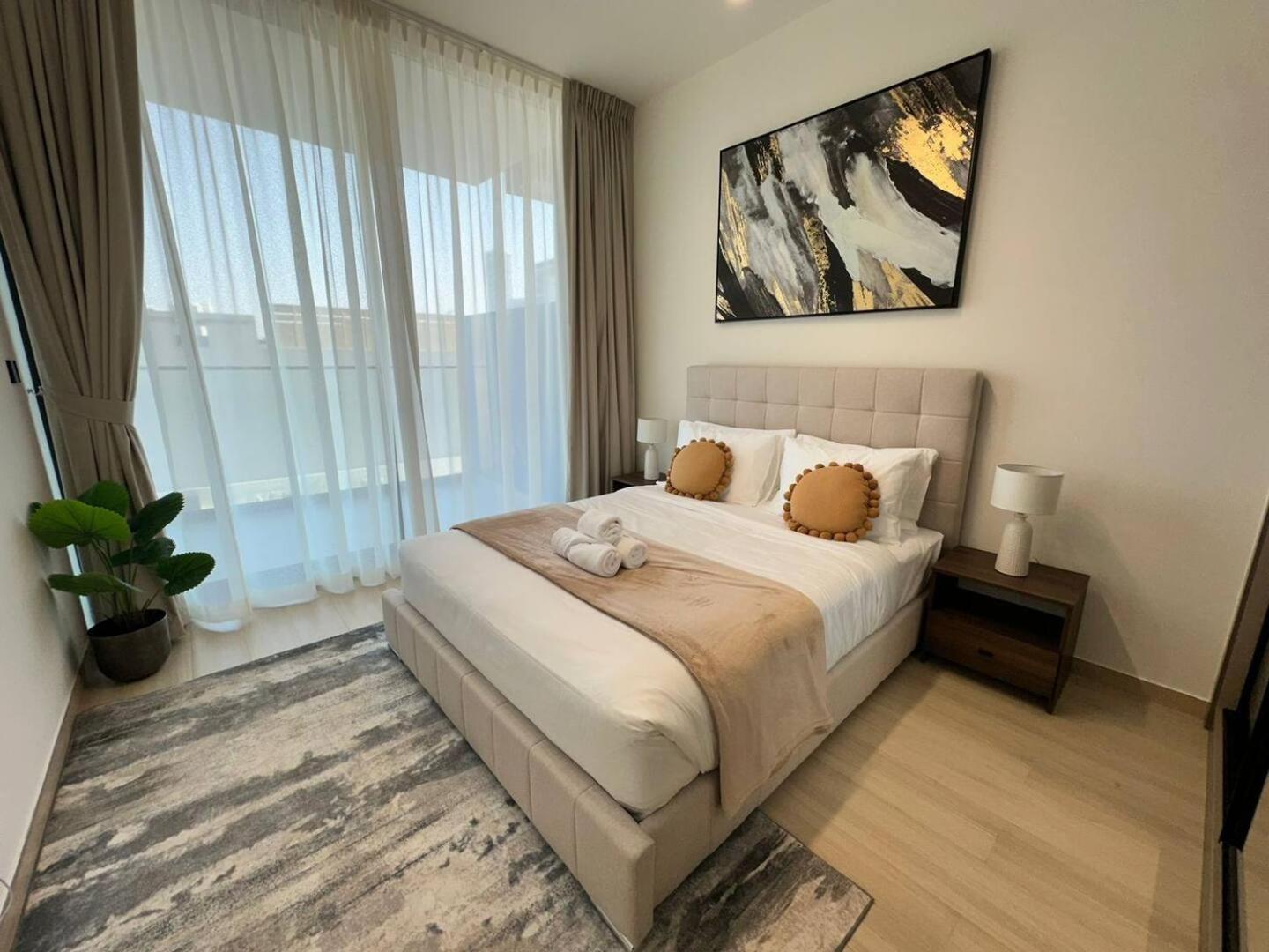 Spacious 1-bedroom With Pool View Apartment Dubai