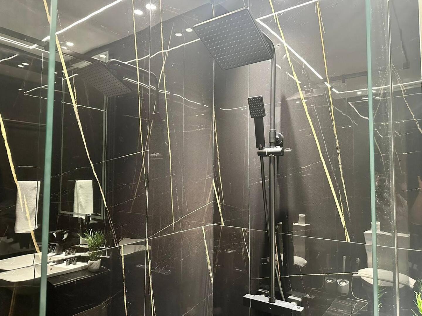 Spacious 1-bedroom With Pool View *