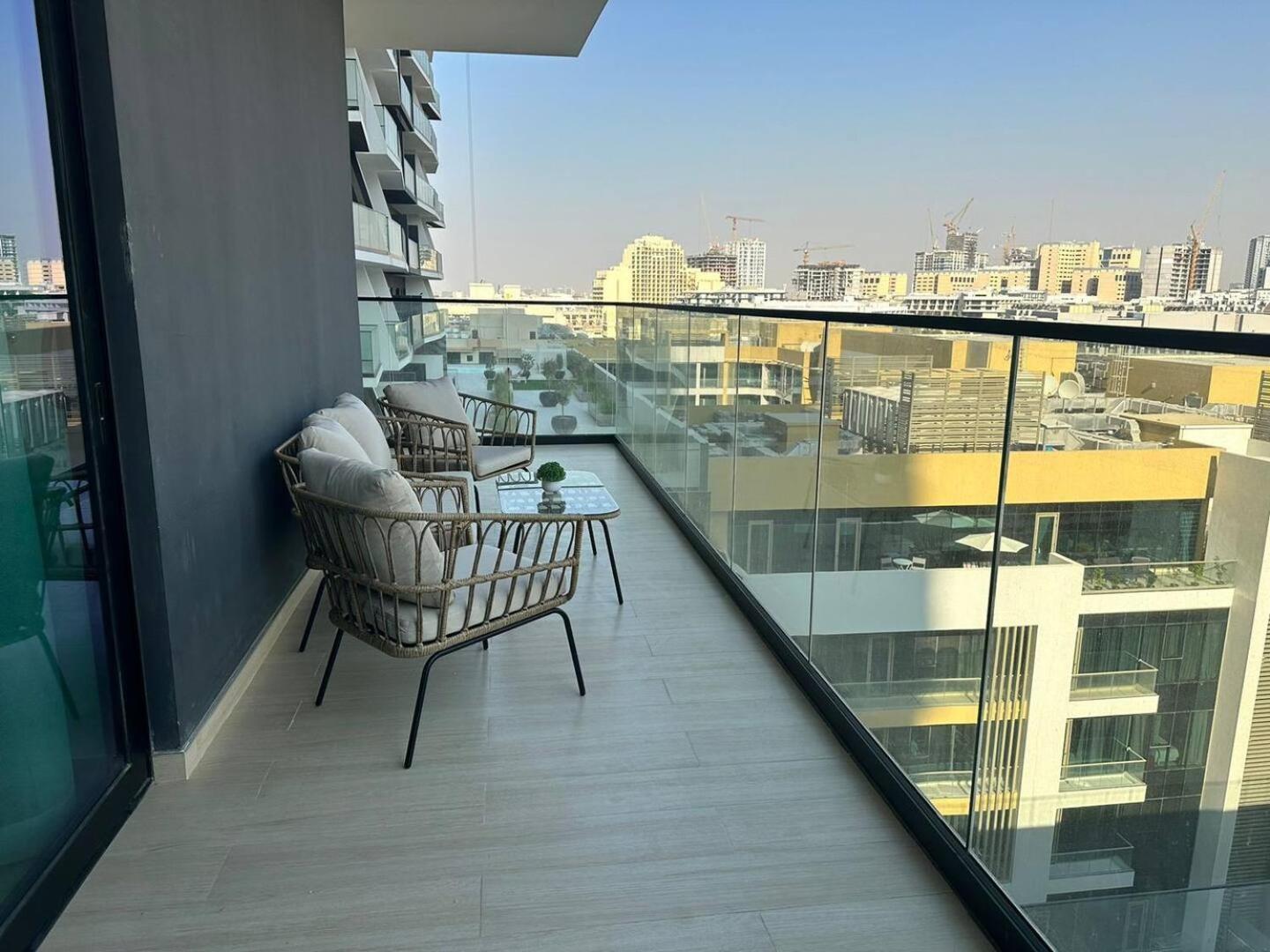 Apartment Spacious 1-bedroom With Pool View Dubai