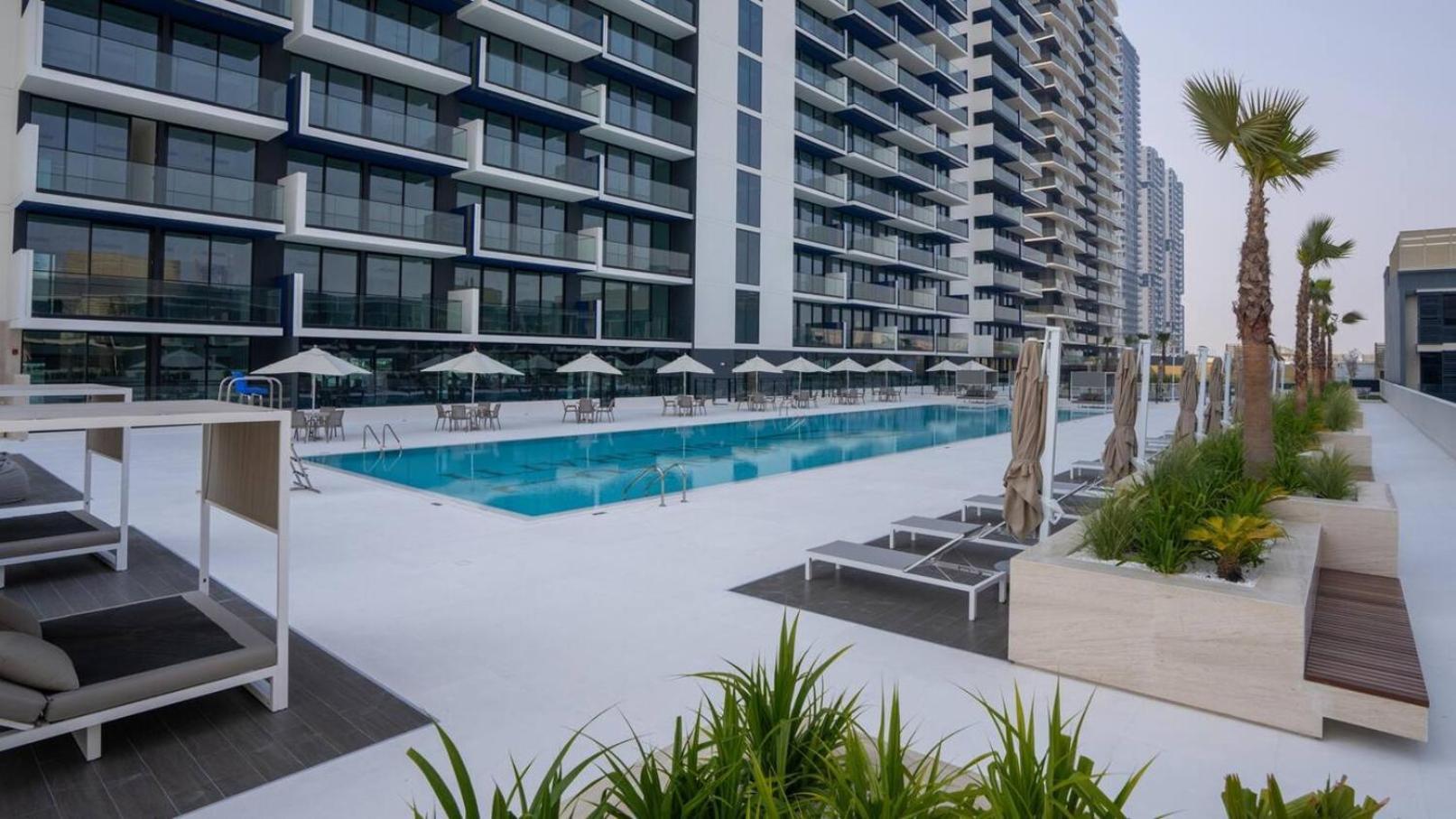 Apartment Spacious 1-bedroom With Pool View Dubai