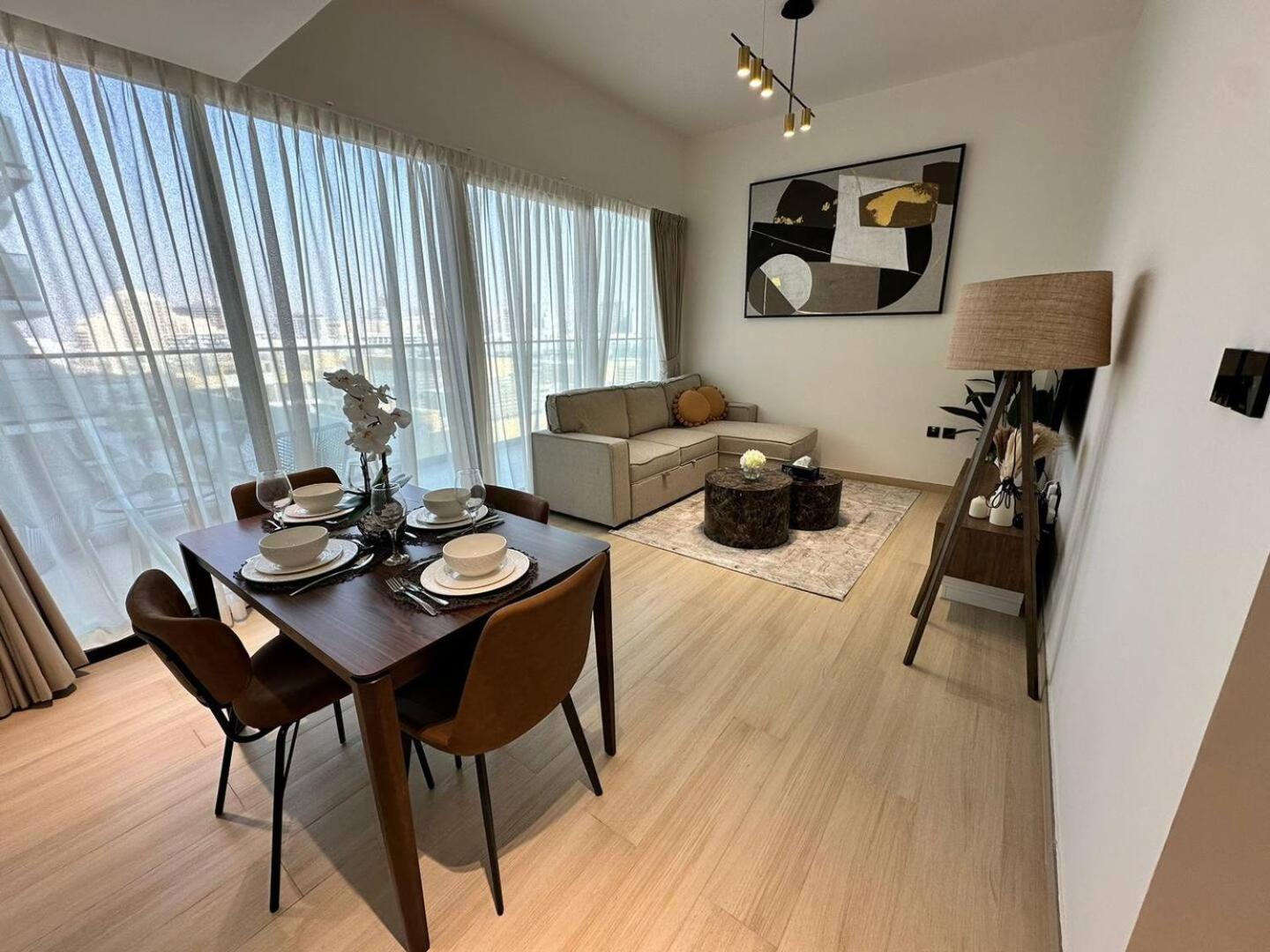 Spacious 1-bedroom With Pool View *
