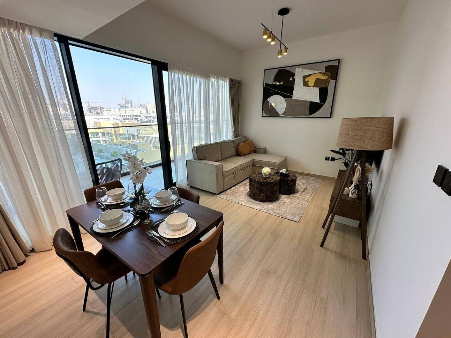 Spacious 1-bedroom With Pool View