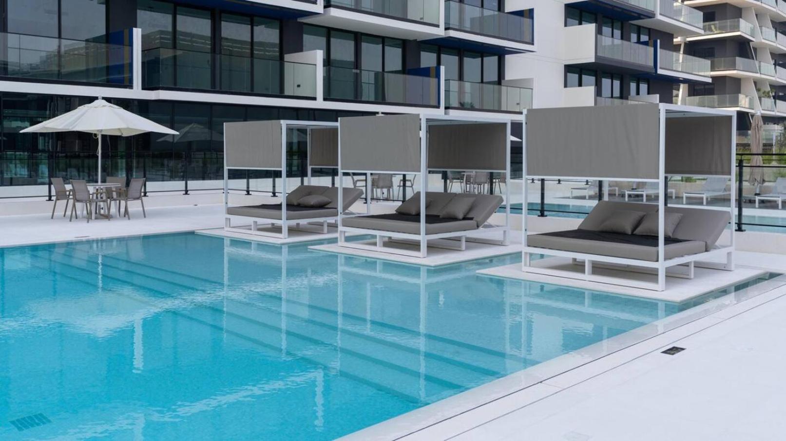 Spacious 1-bedroom With Pool View Apartment