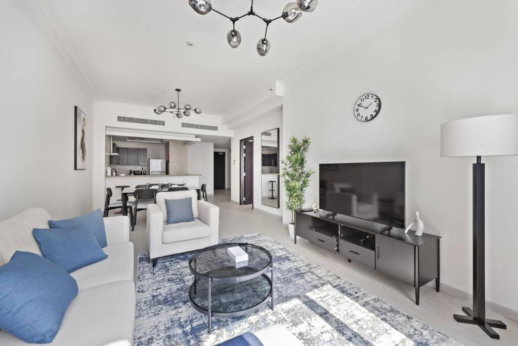 Spacious 1-bedroom In Jlt Apartment Dubai