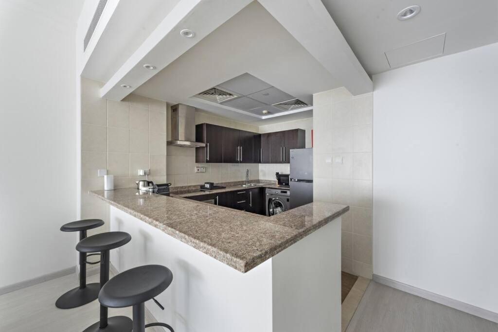 Spacious 1-bedroom In Jlt Apartment Dubai